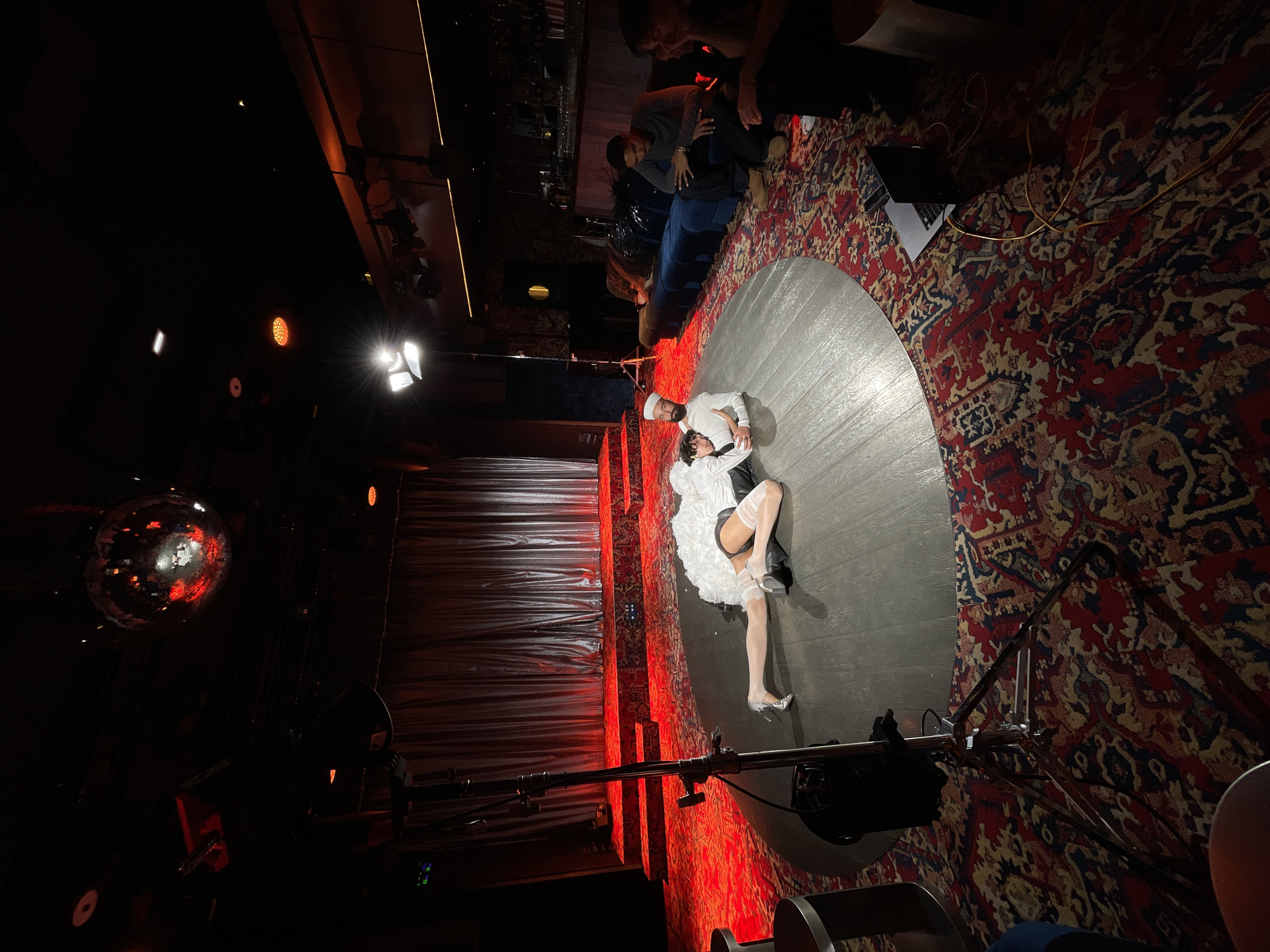 Live performance captured at intimate Paris venue