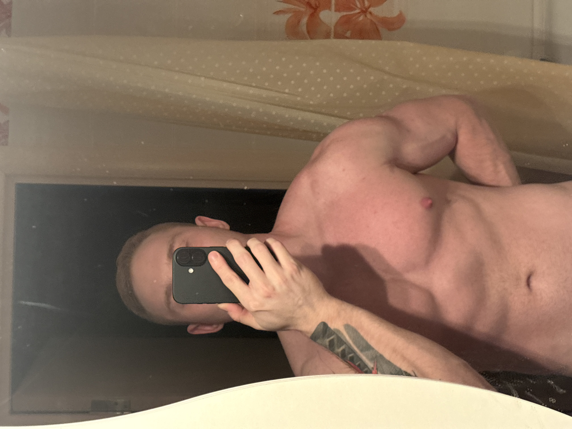 Man takes bathroom mirror selfies in Chaikovsky, Russia