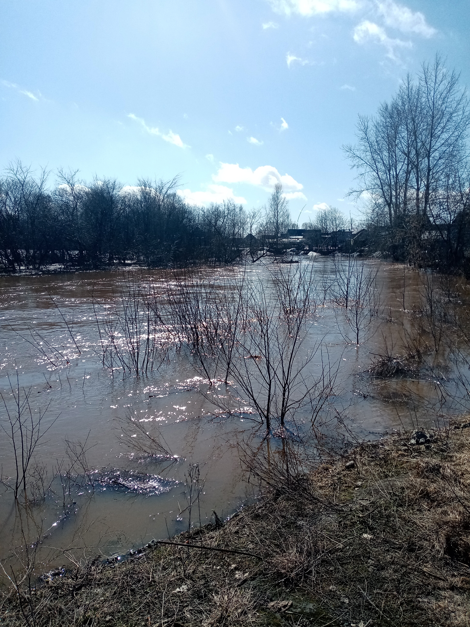 Spring flooding documented in Igra, Russia