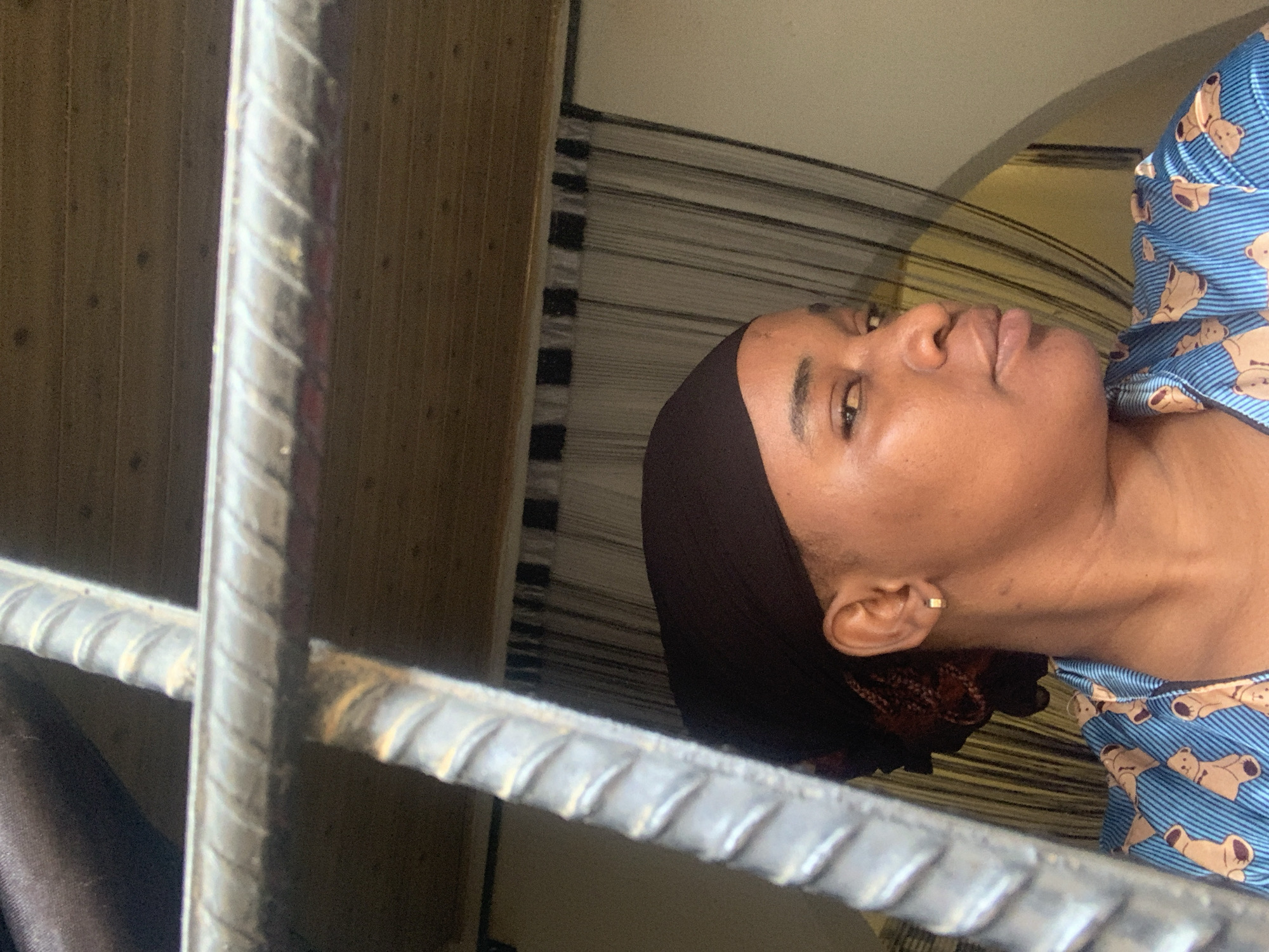 Woman photographed in indoor portrait session in Nigeria
