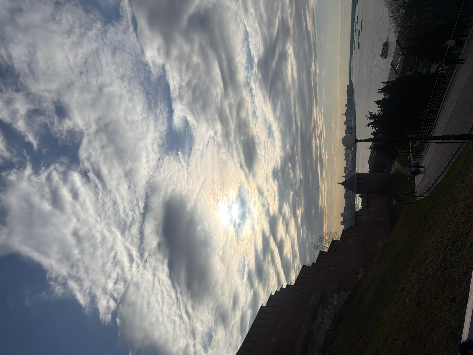 Tourist documents Nizhny Novgorod landmarks during cloudy afternoon walk