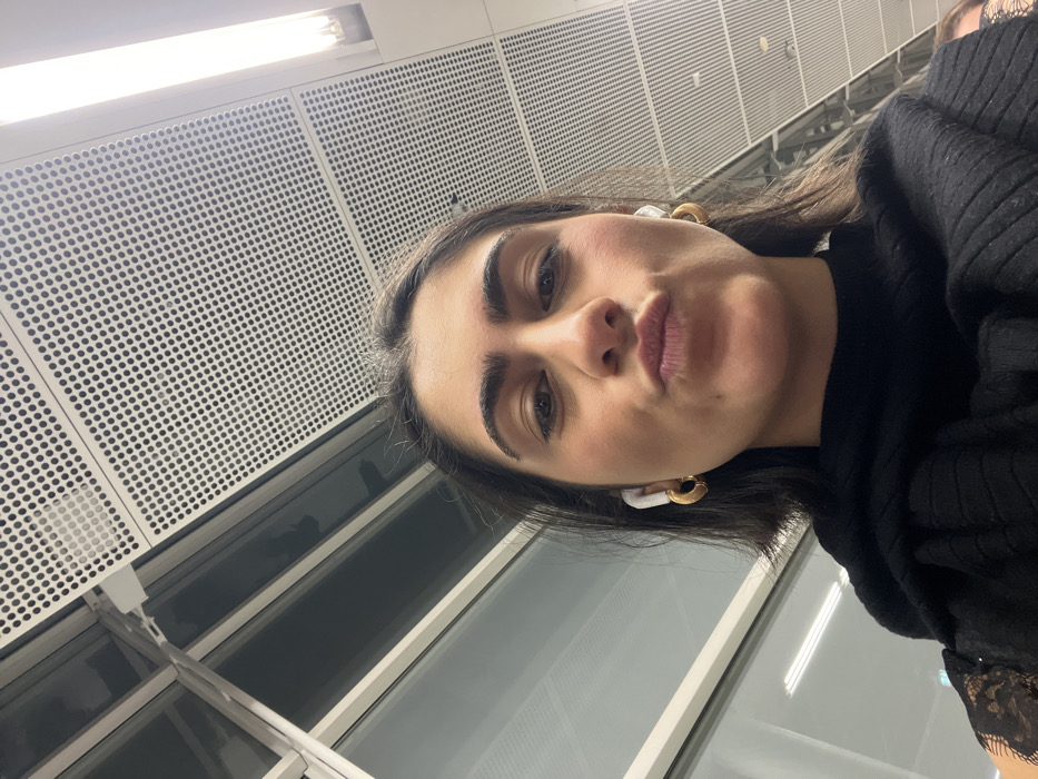 Woman takes selfies, eats fruit pouches at French airport