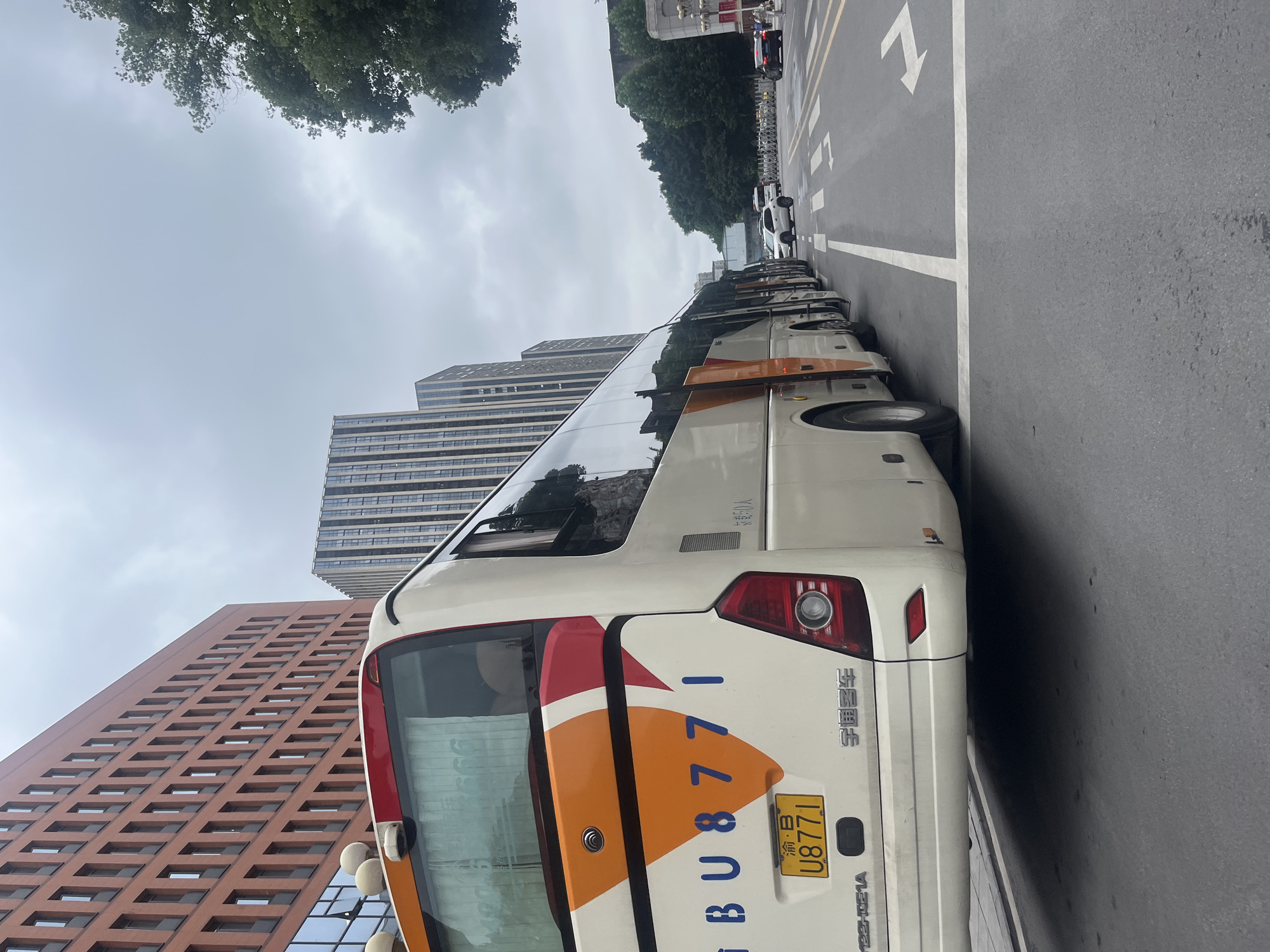 Bus fleet parks in formation in Yuzhong District