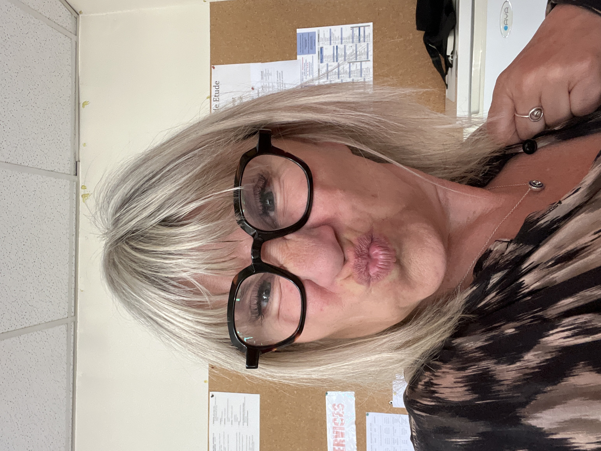 Woman makes playful kissy face in La Fouillouse