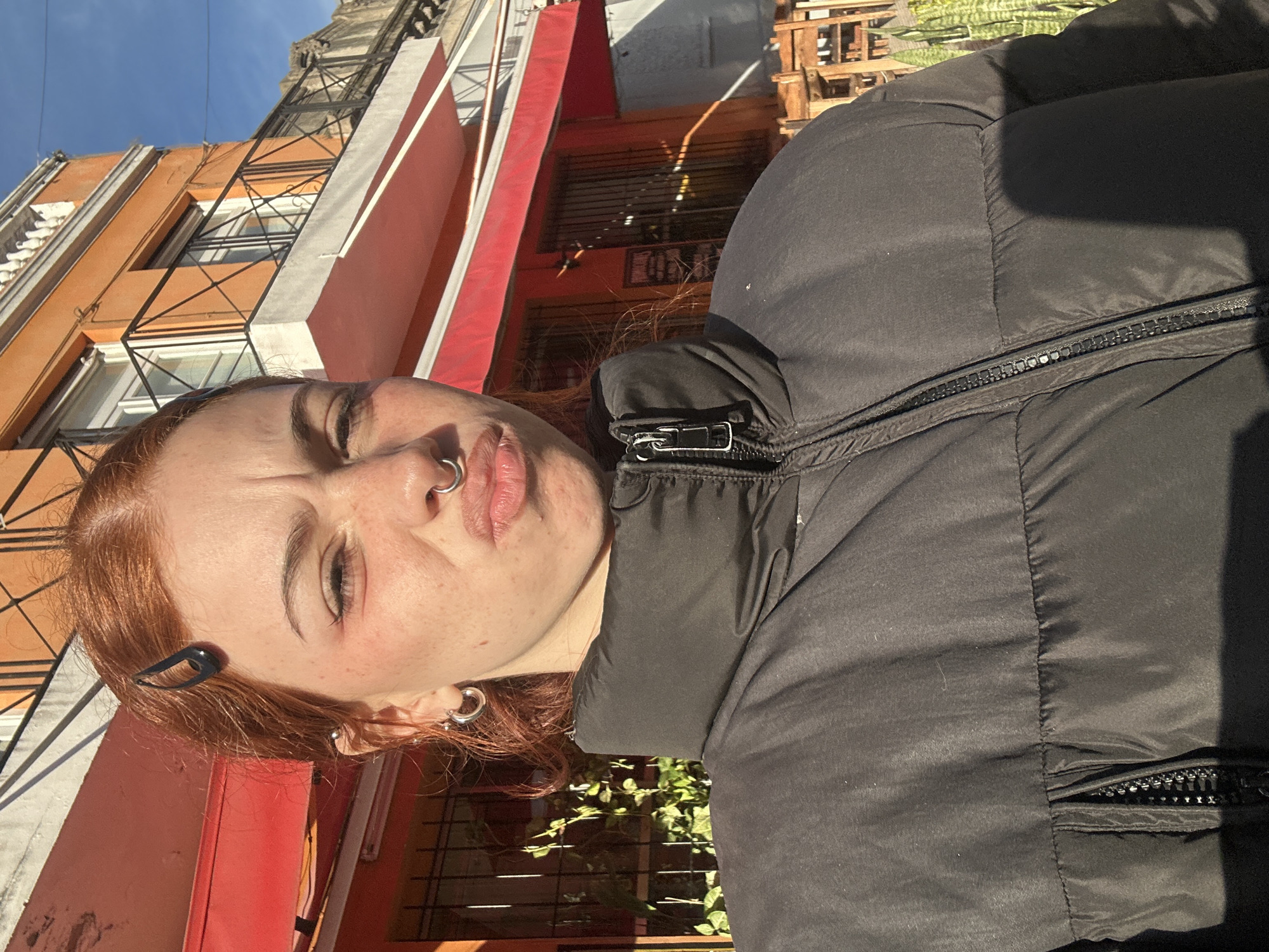 Red-haired person in black jacket spotted on Buenos Aires street