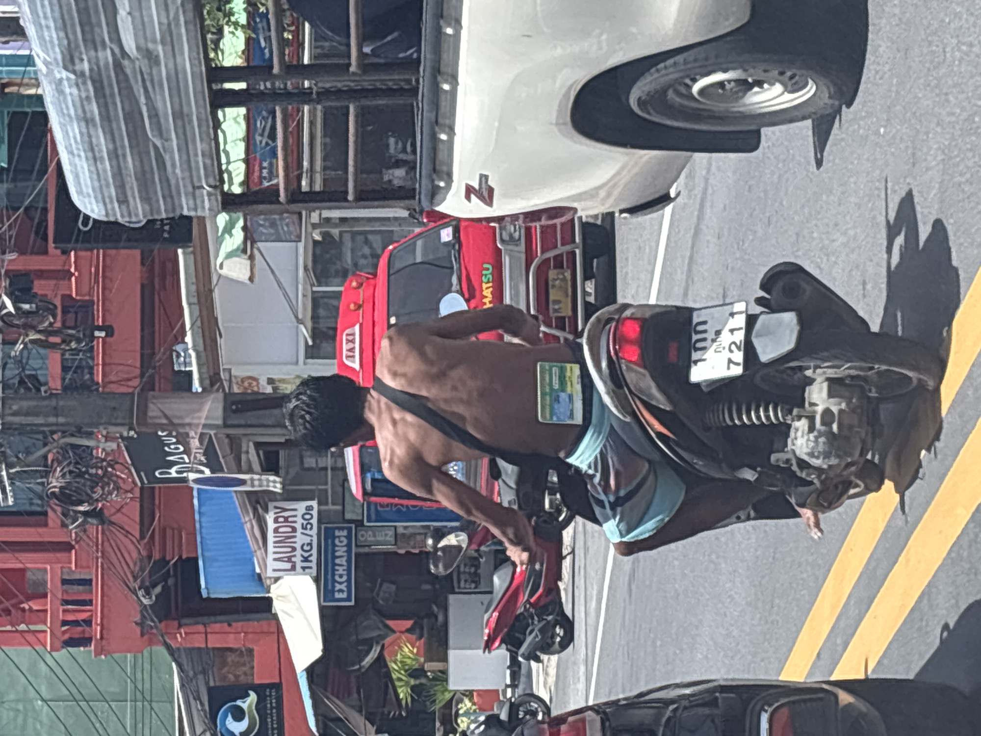 Man spotted on sunny Patong street amid morning traffic