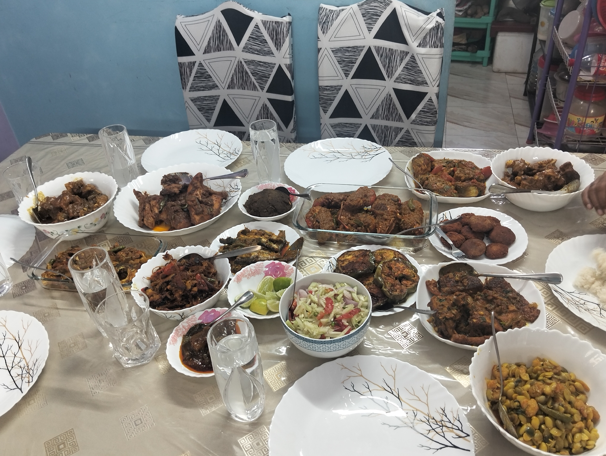 Traditional meal and street scenes documented in Dhaka