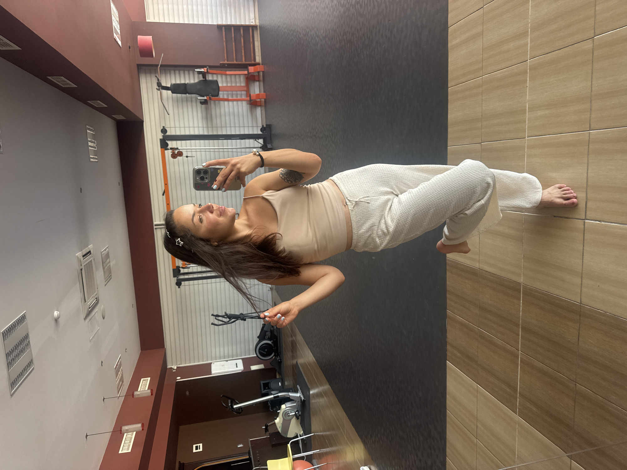 Mirror selfie at a Burgas gym, star clips and all