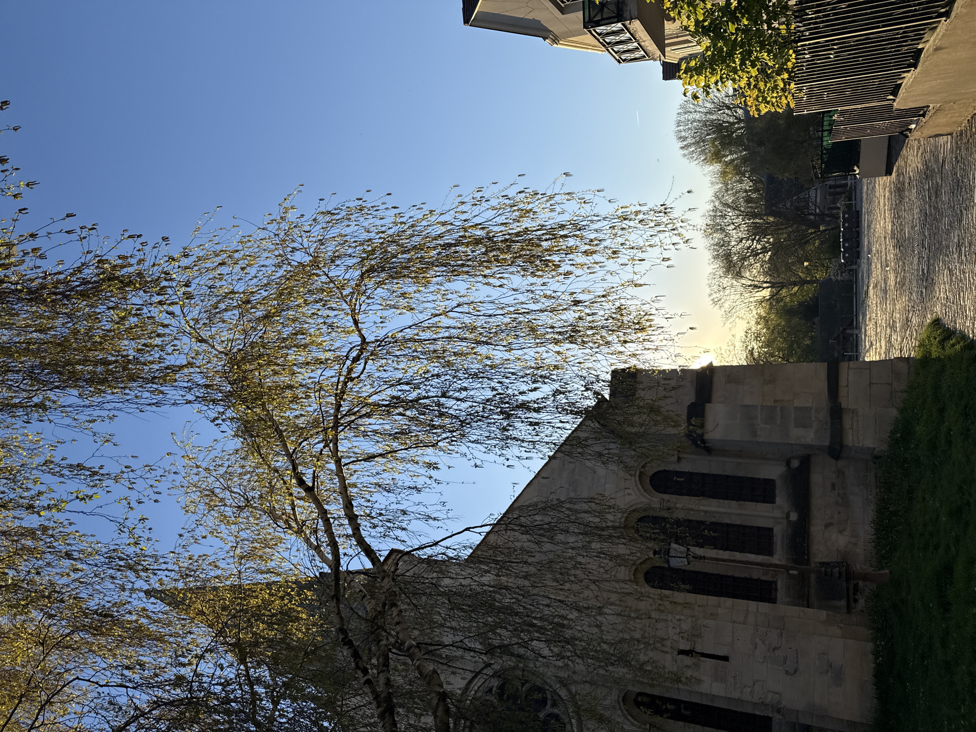Afternoon scenes captured in Sarcelles: architecture and outdoor dining