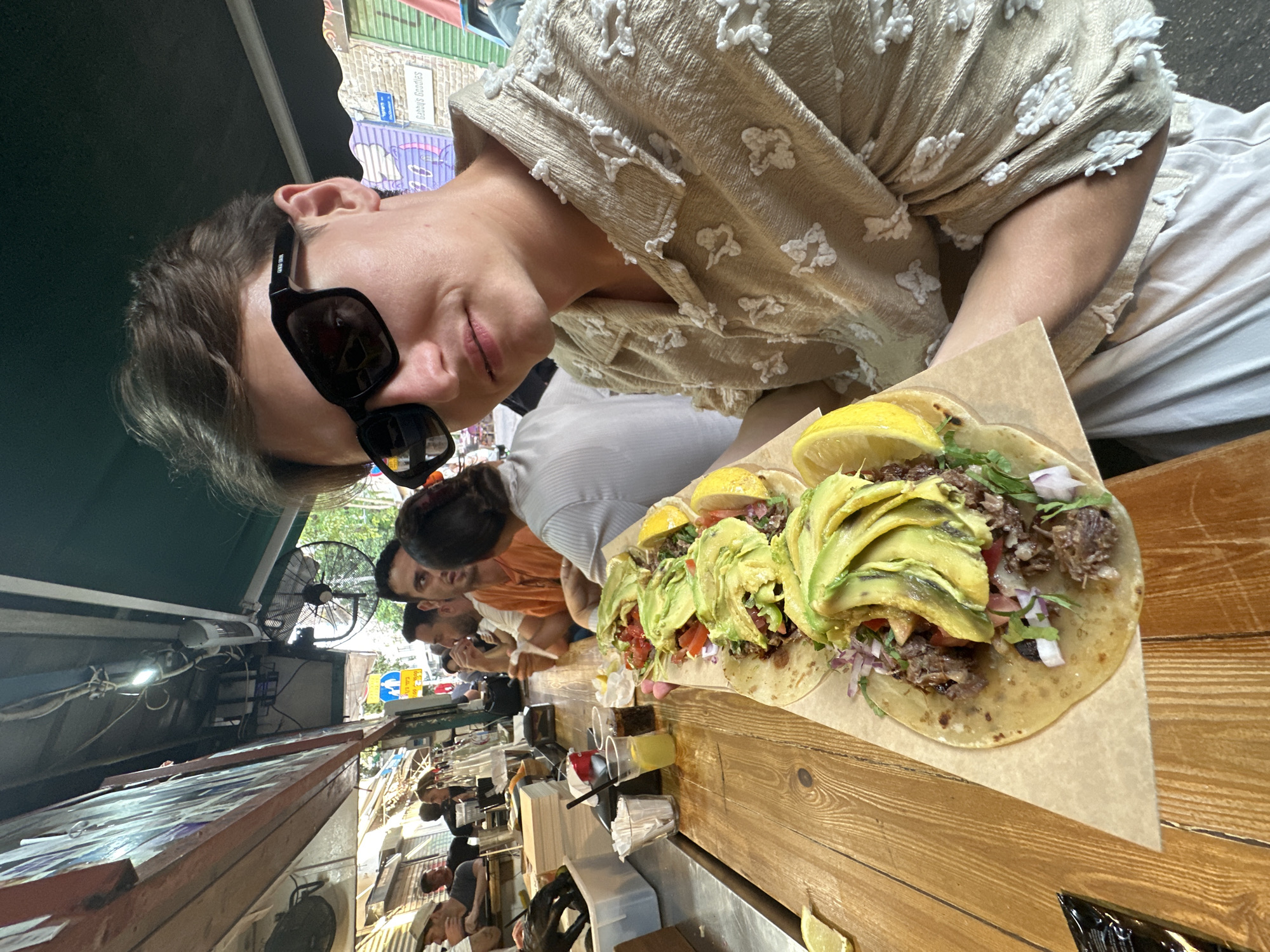 Casual dining scene unfolds at Tel-Aviv outdoor eatery