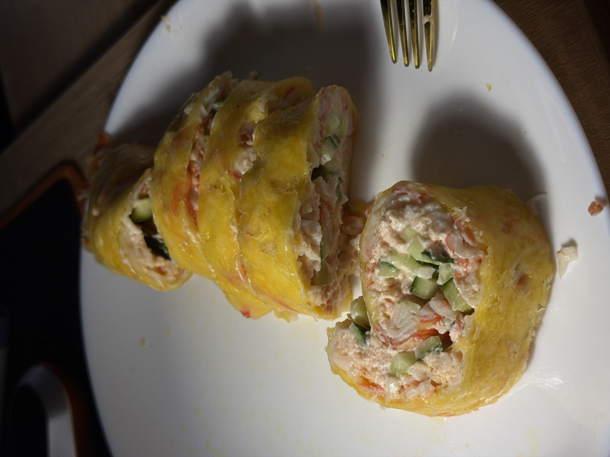 Tamagoyaki sushi rolls with crab and cucumber filling