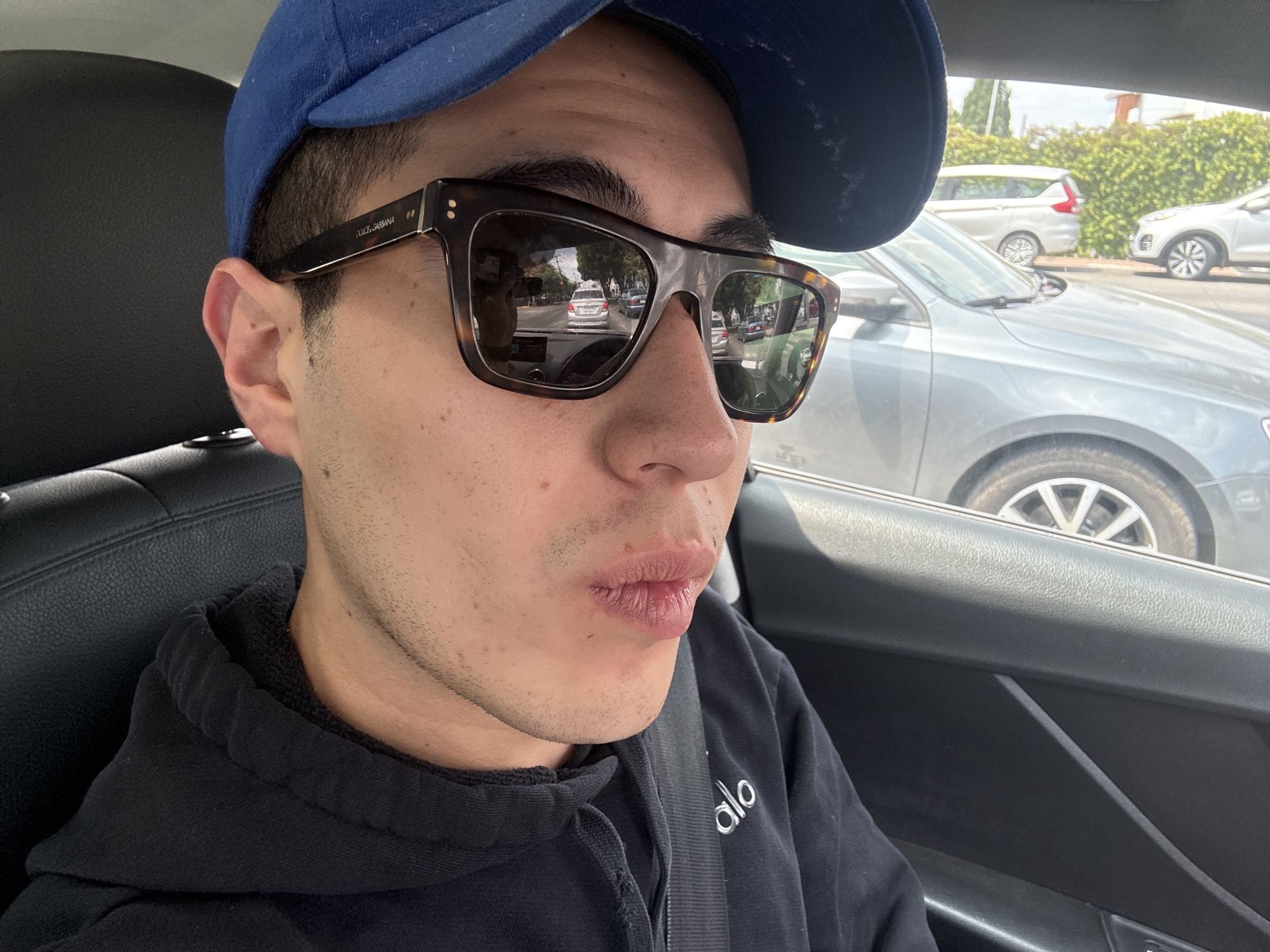 Person in designer sunglasses spotted in car in Puebla