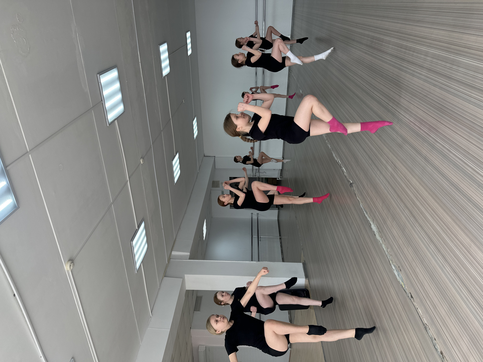Young women practice floor exercises in Votkinsk studio