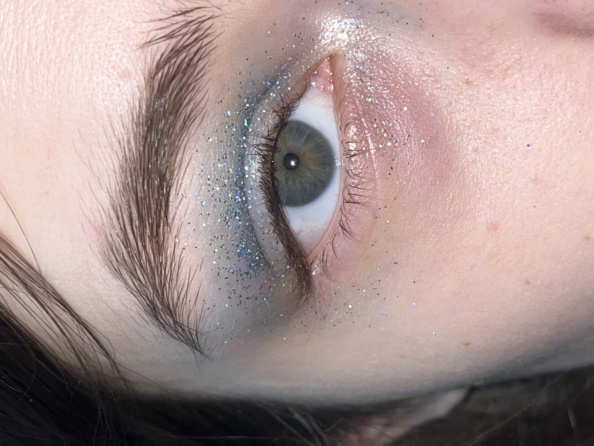 Glitter makeup session documented in Saint Petersburg evening