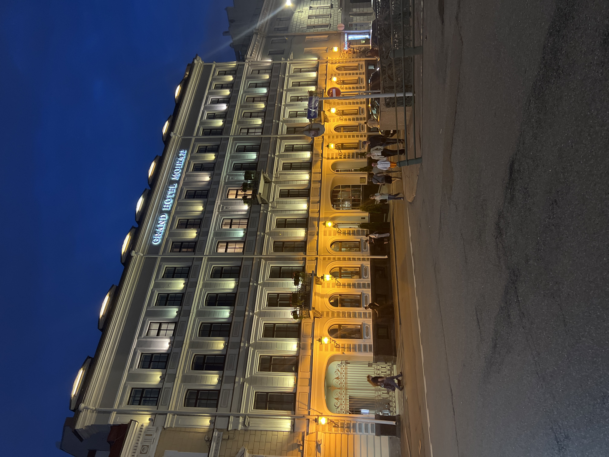 Evening tour of Saint Petersburg's historic center at dusk