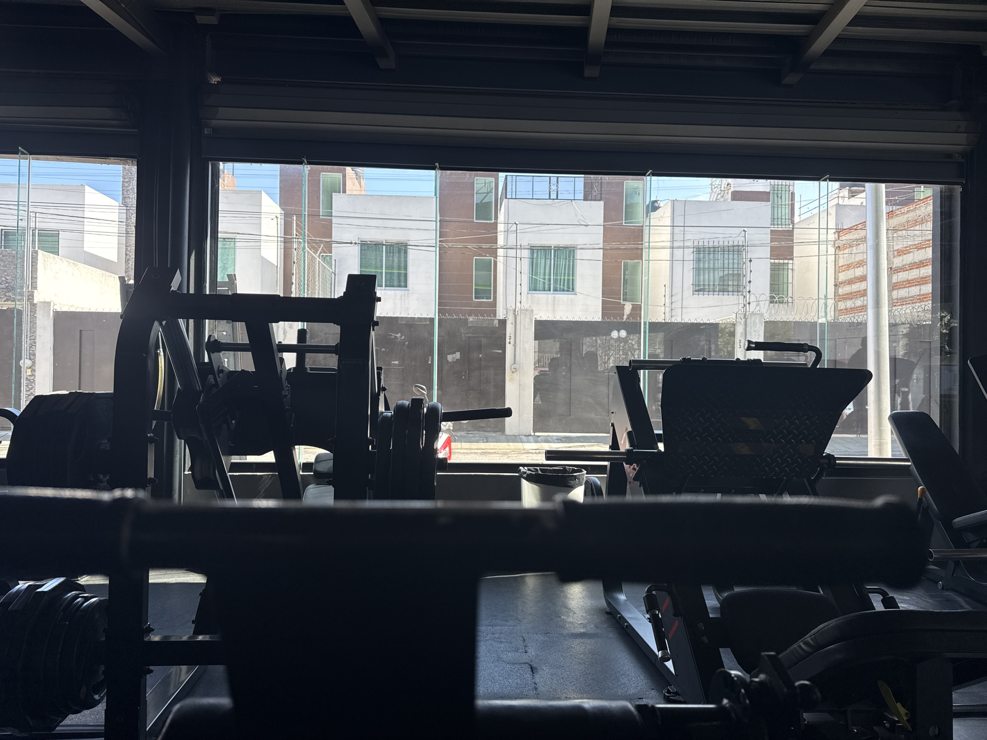 Gym interior documented by witnesses in Puebla, Mexico