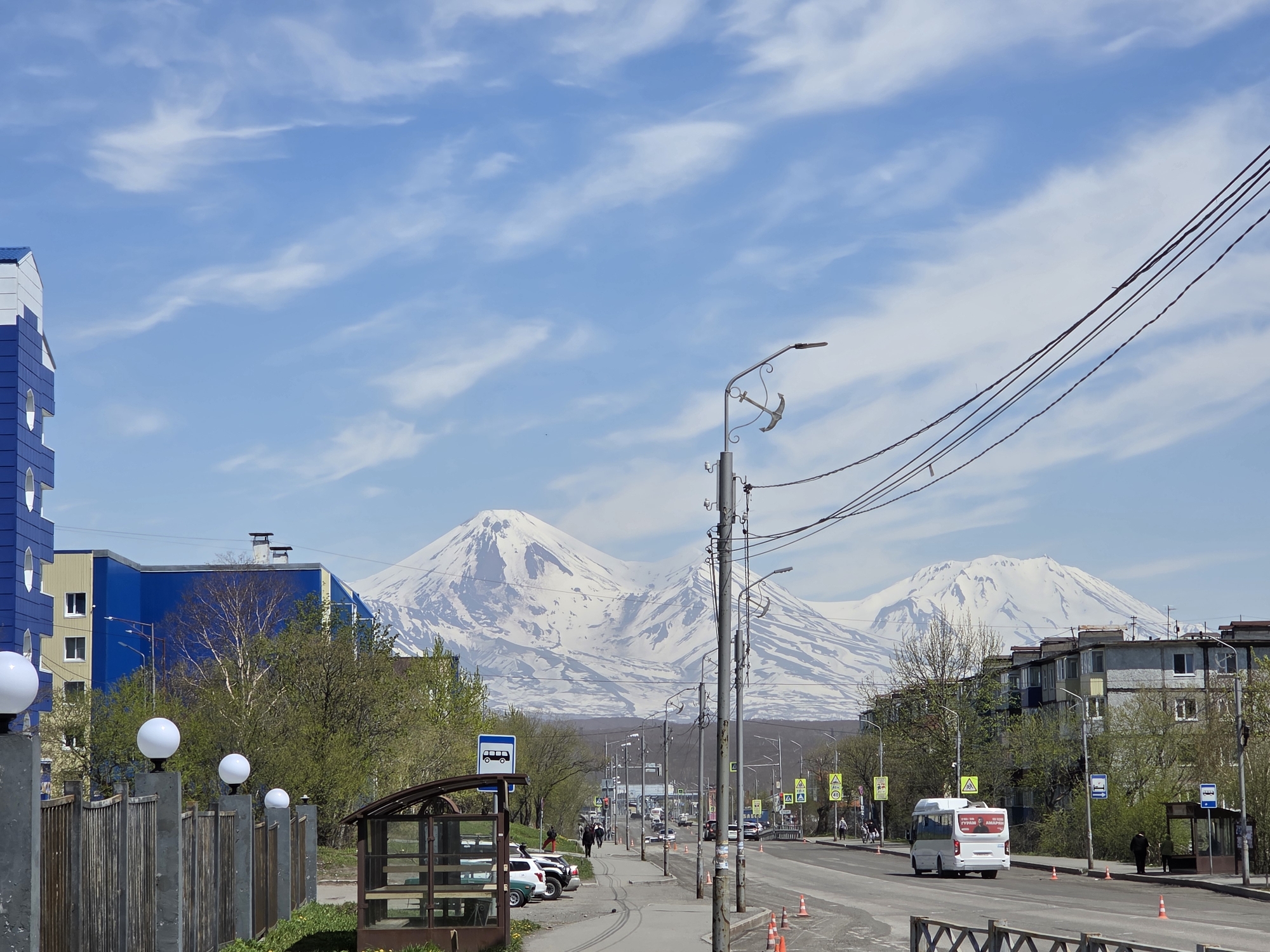 Urban witnesses capture volcanic mountain cityscape under clear skies