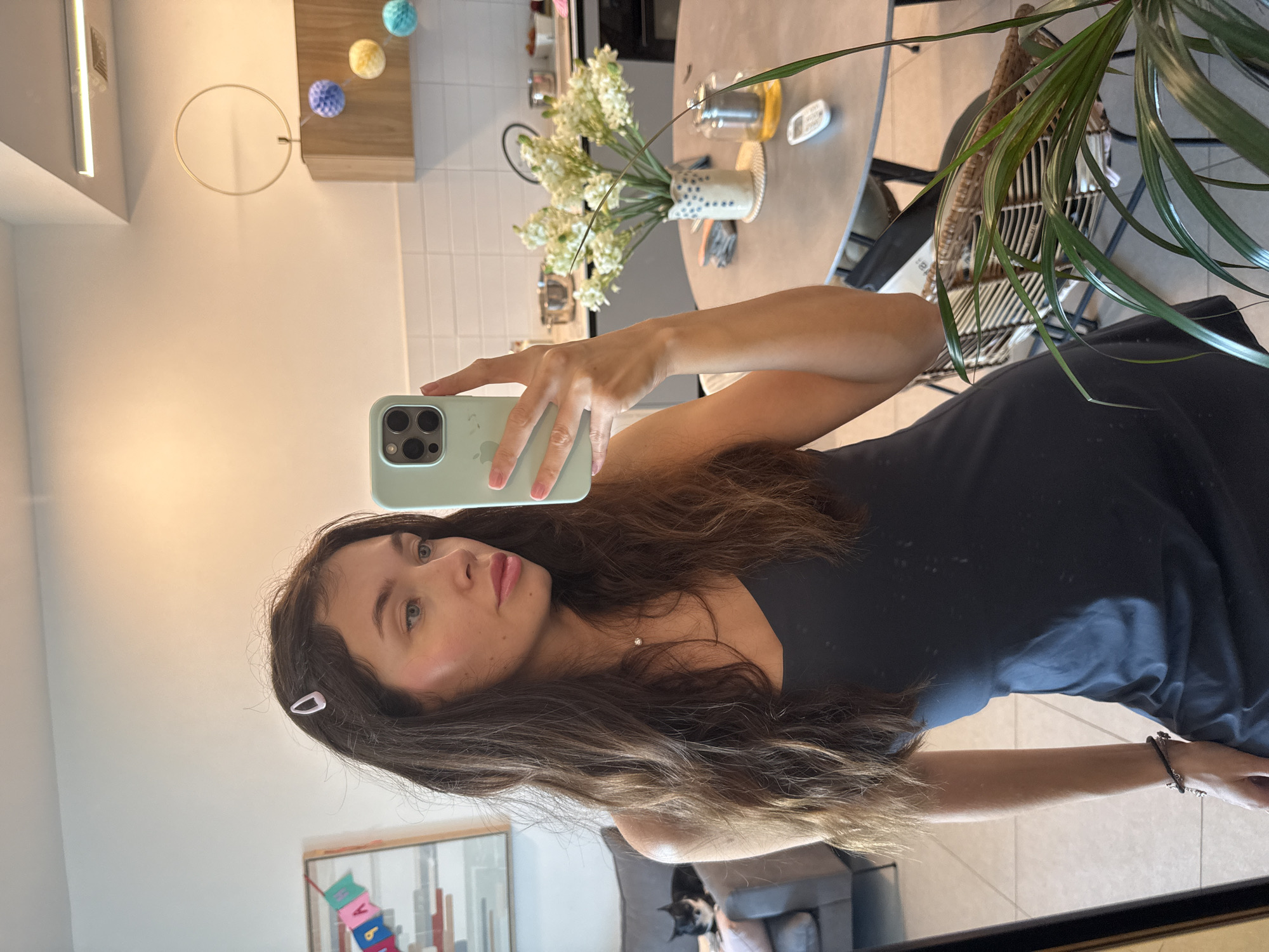 Afternoon around Tel Aviv: apartment, streets, and a sleepy dog
