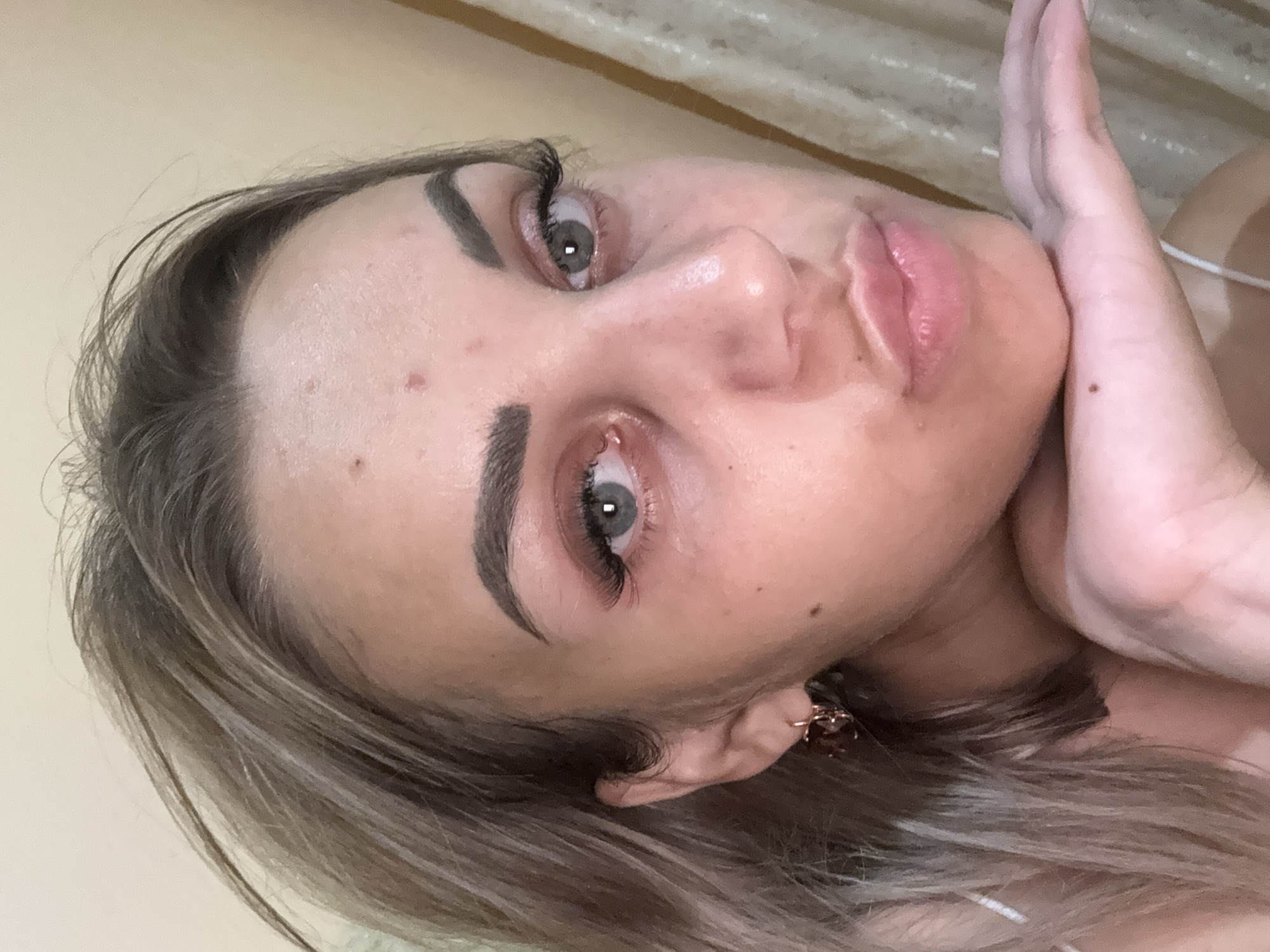 Selfie session and fridge magnets in a Kholmsk apartment