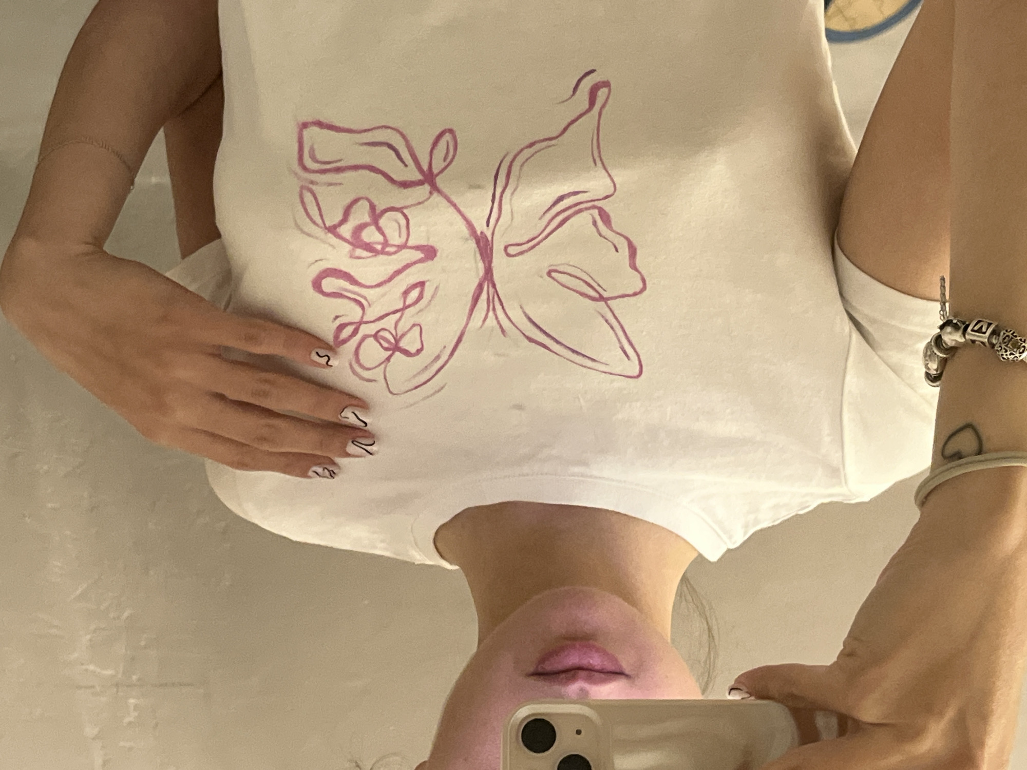 Artist creates and models custom painted clothing in Saarbrücken