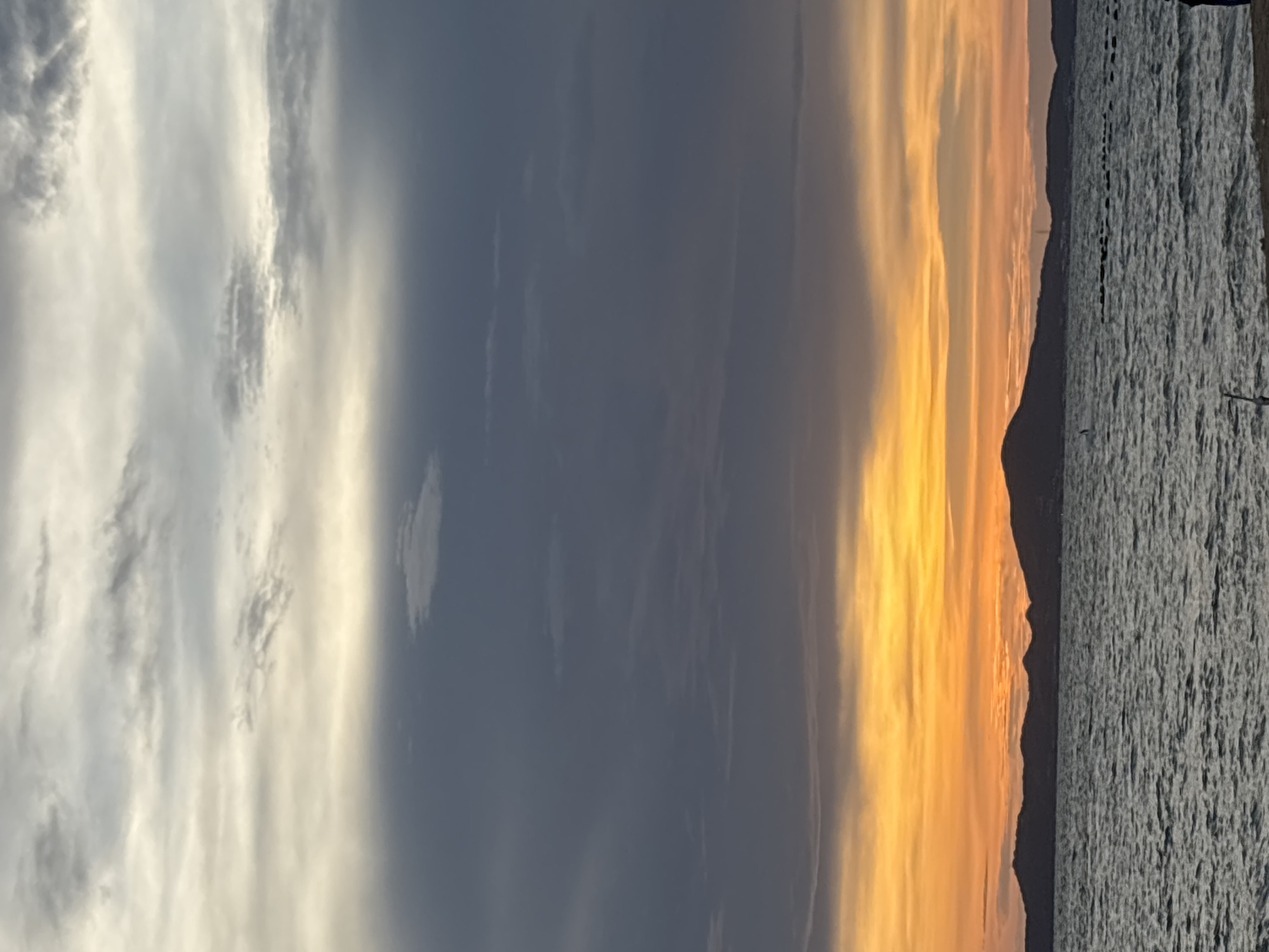 Sunset hour at Pattaya Beach, from sand to horizon