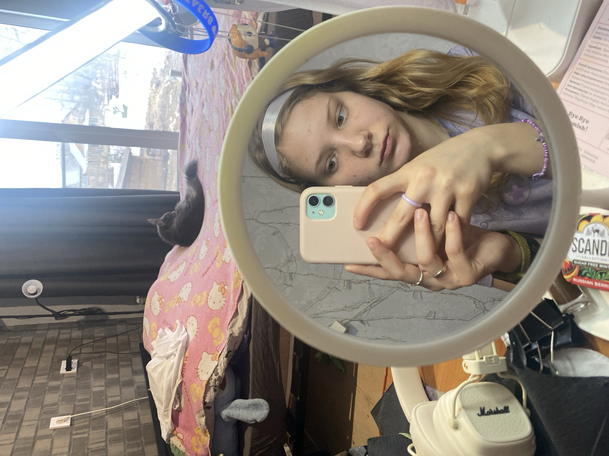 Late-night selfie session captures daily routine in Russia