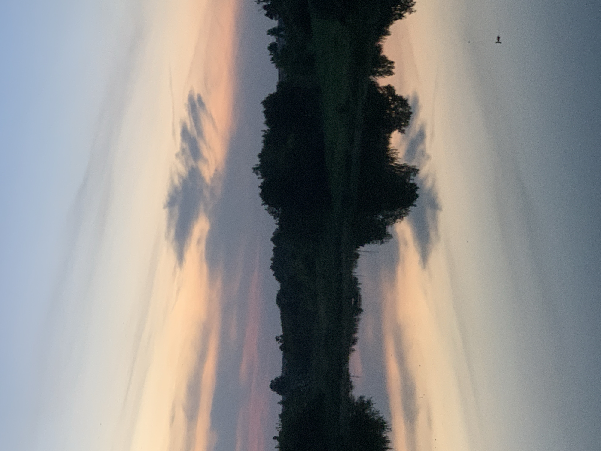 Dusk stroll through Kapyĺ: reservoir, chapel, and park at twilight