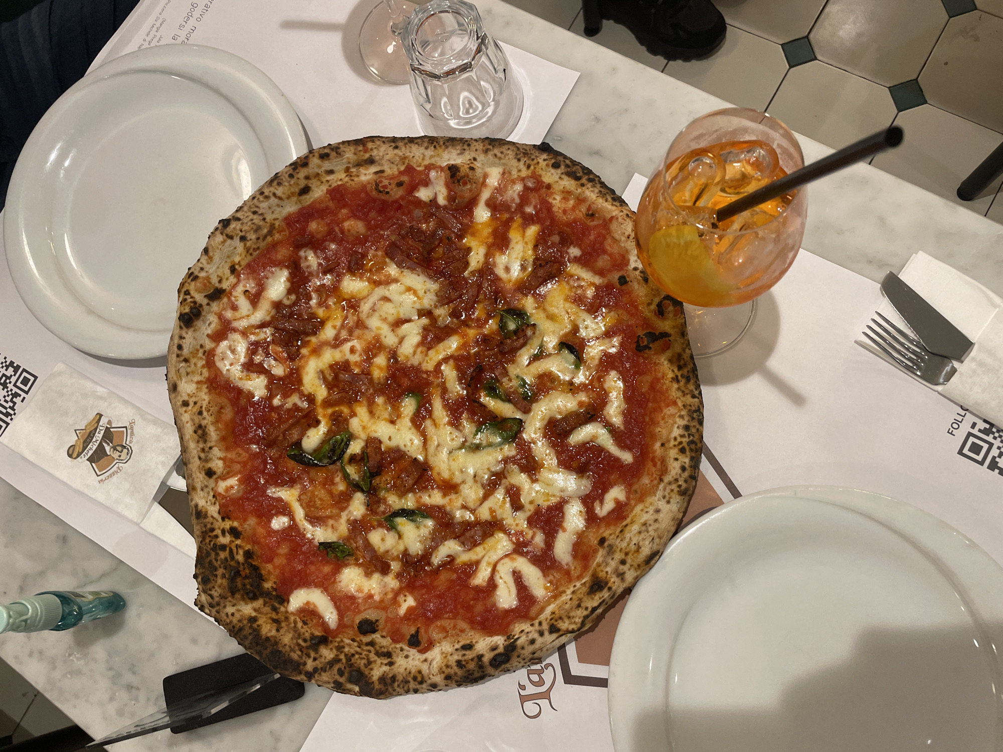 Pizza catches fire at restaurant table in Bergamo