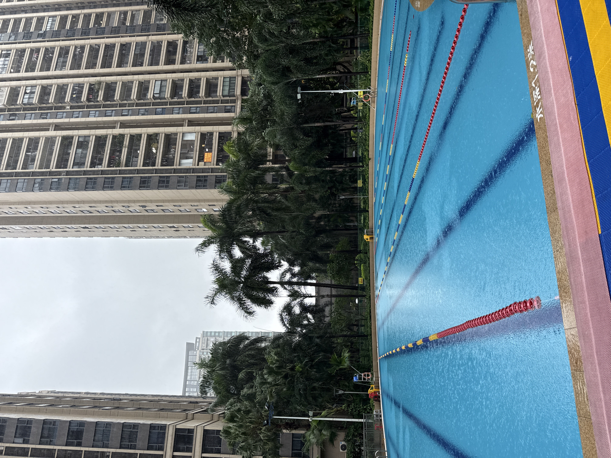 Rainy morning at a Haizhu pool complex and surrounding streets