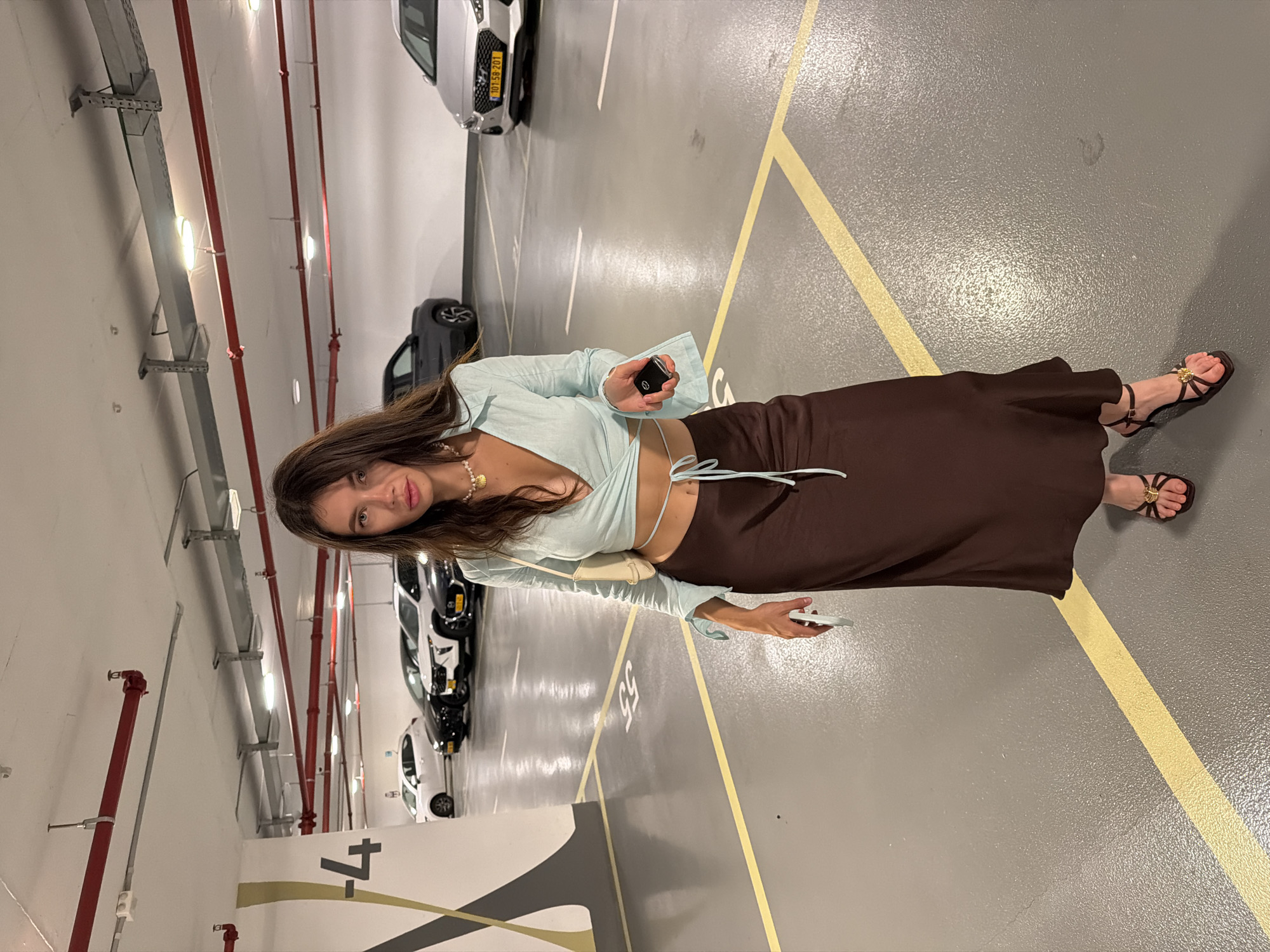 Woman spotted in Tel-Aviv parking garage