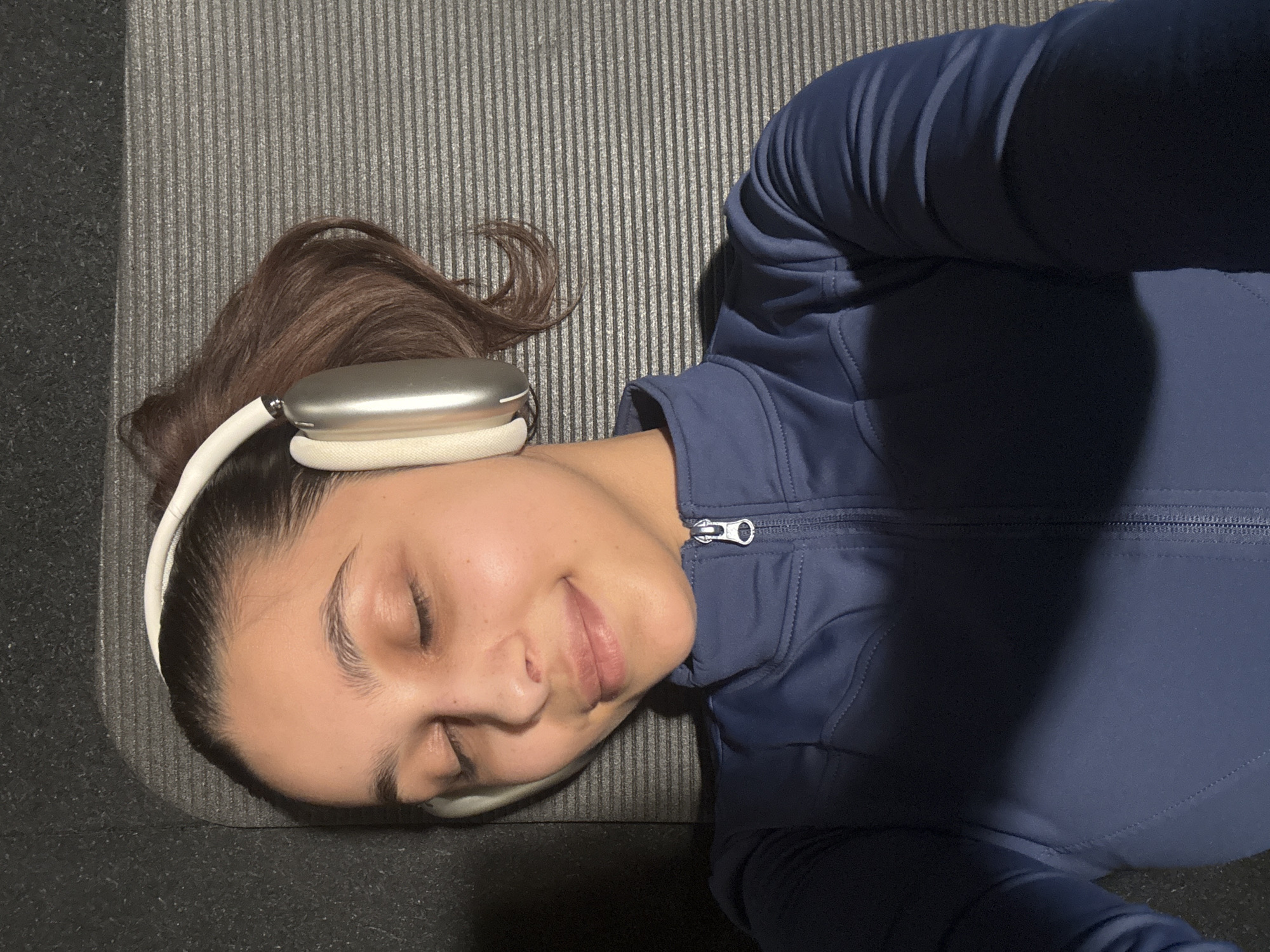 Evening fitness routines documented at Mönchengladbach gym facility