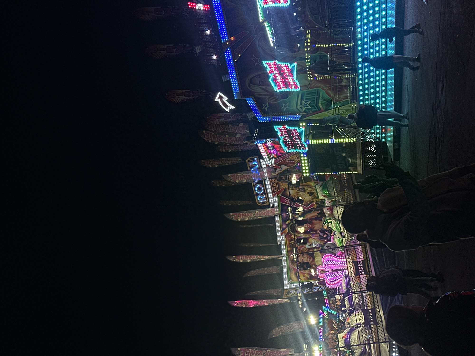 Evening carnival draws crowds to Lovech fairground