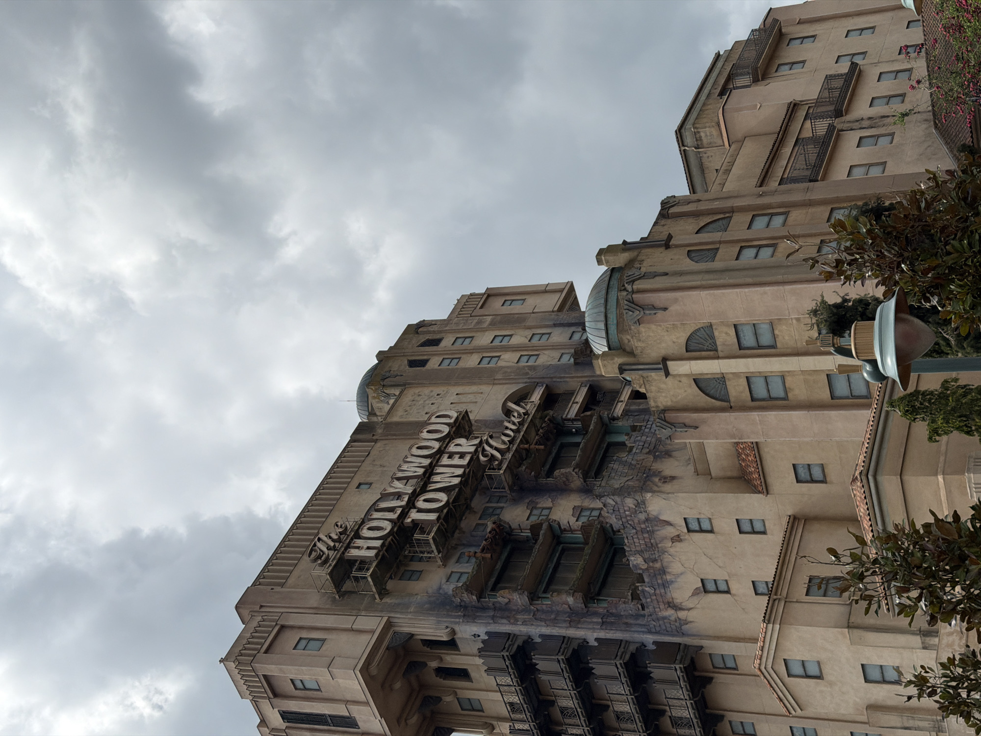Hollywood Tower Hotel documented at Disney Studios Park France