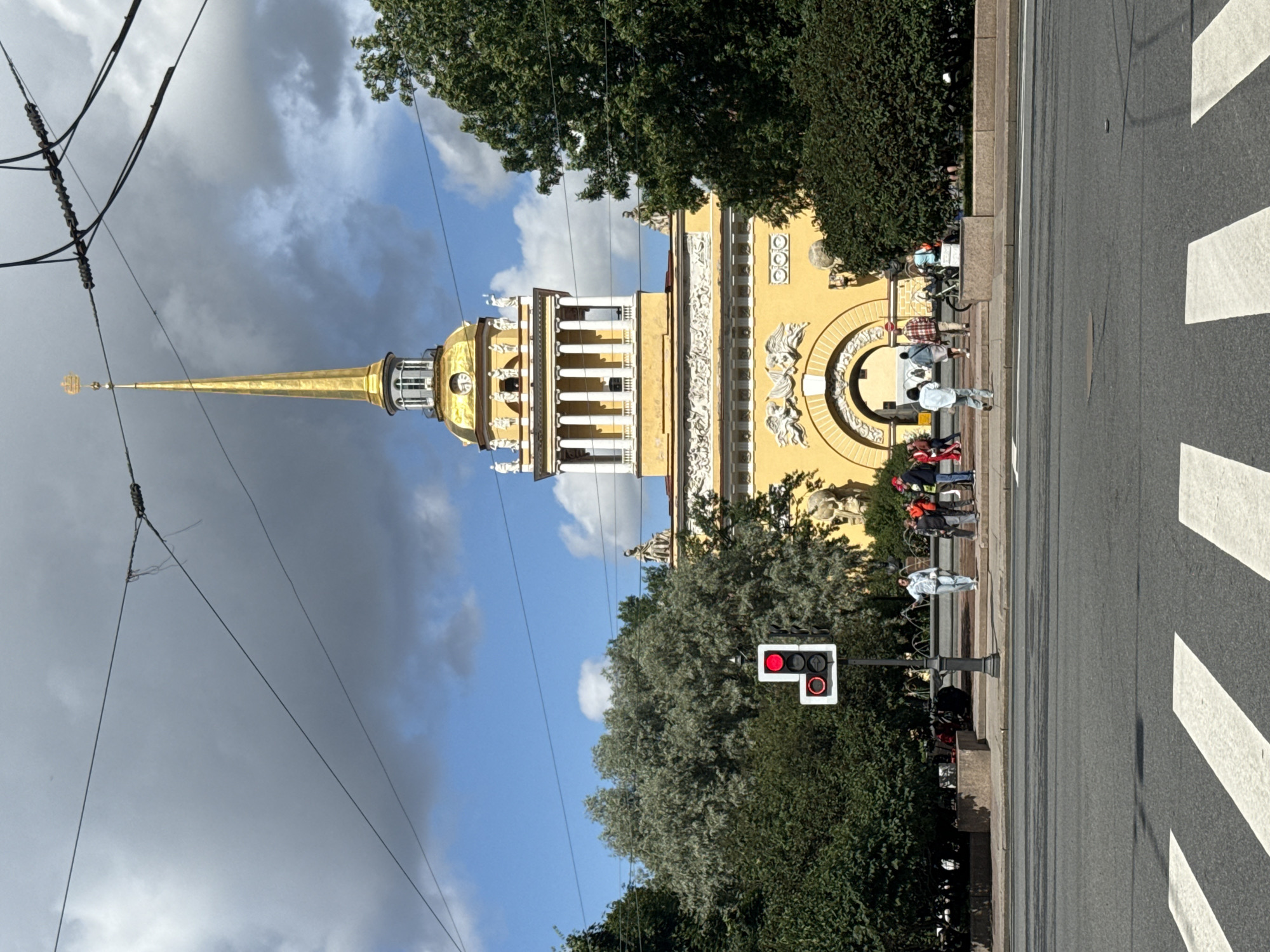 Morning tour through Saint Petersburg's historic center and canals