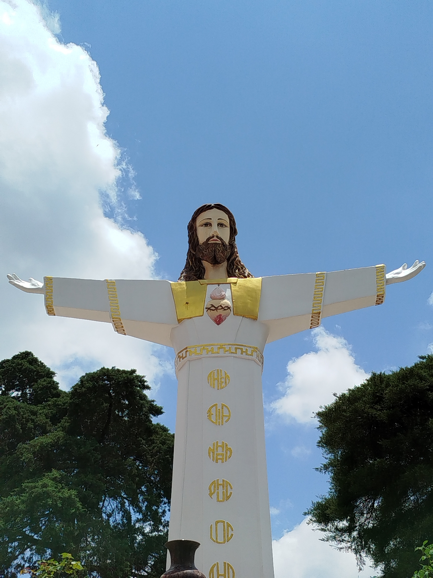 Religious complex with statues and temples documented in Đà Lạt