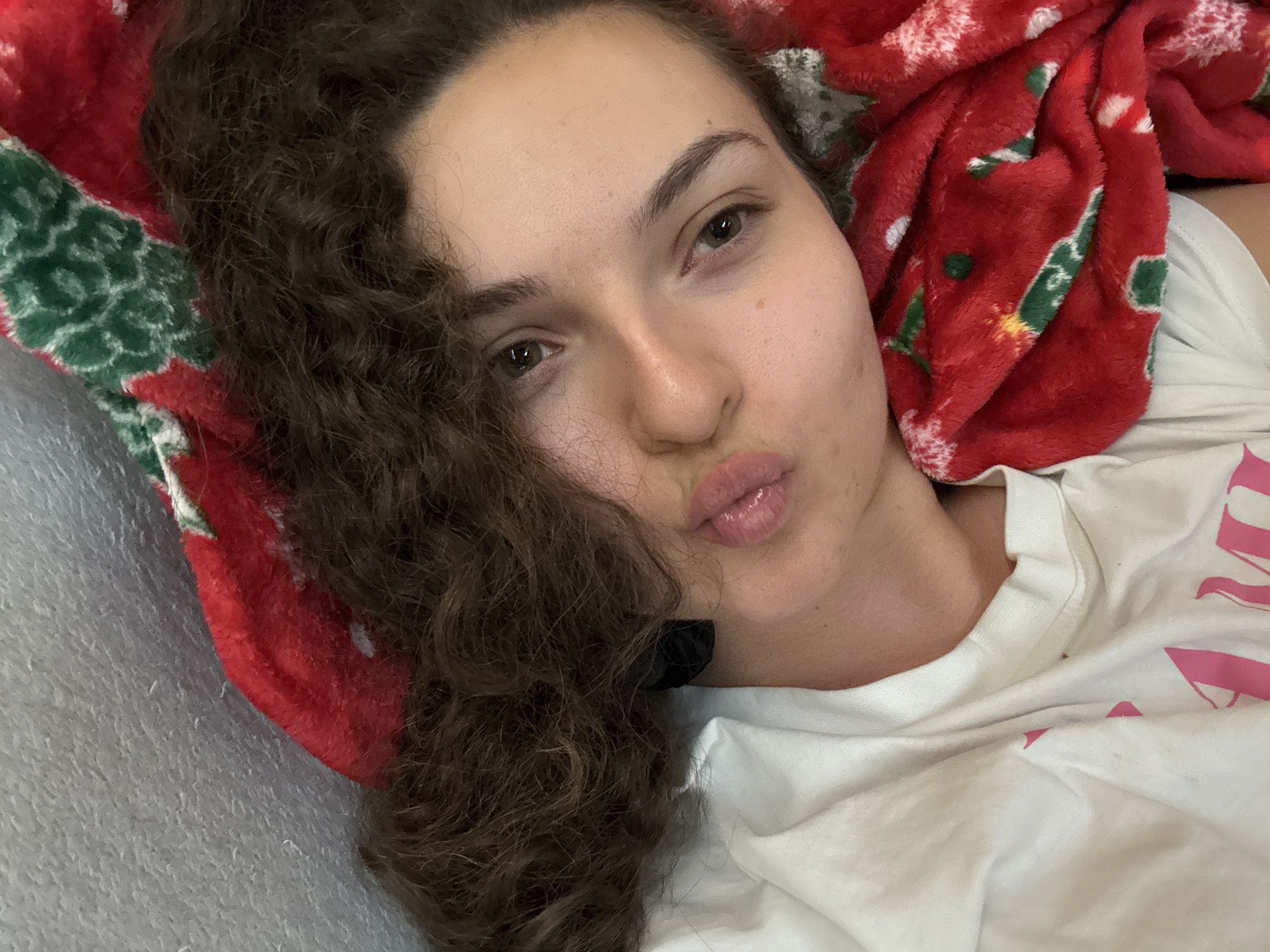 Evening snapshots from Shumen: cherries, cat grooming, casual selfie