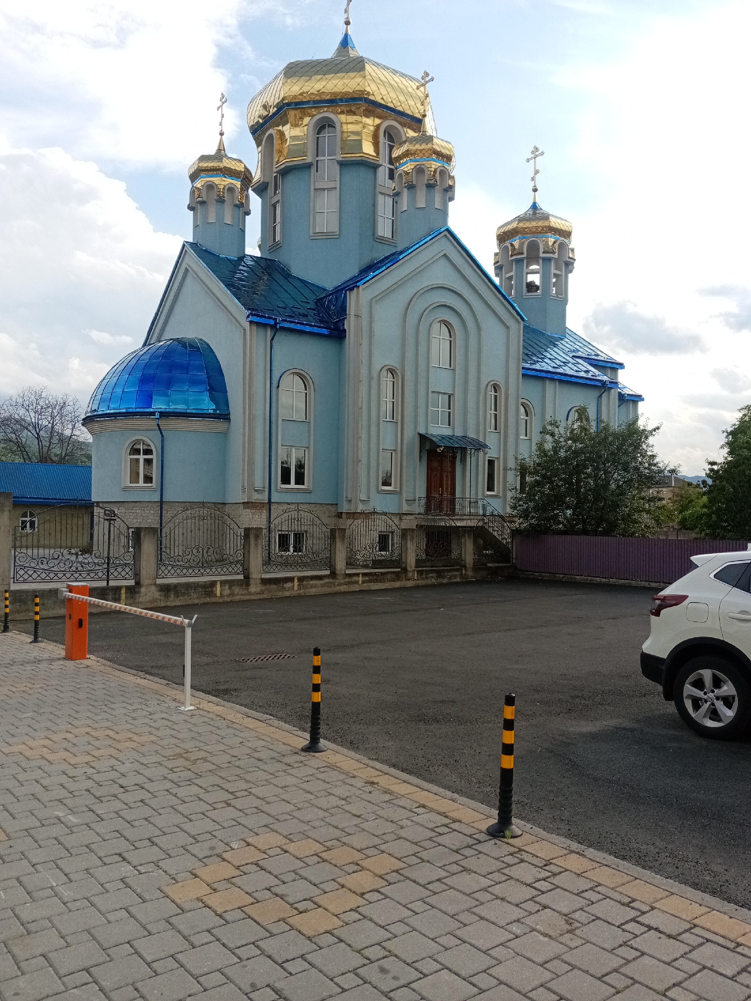 Afternoon street scenes around a crosswalk in Tiachiv, Ukraine