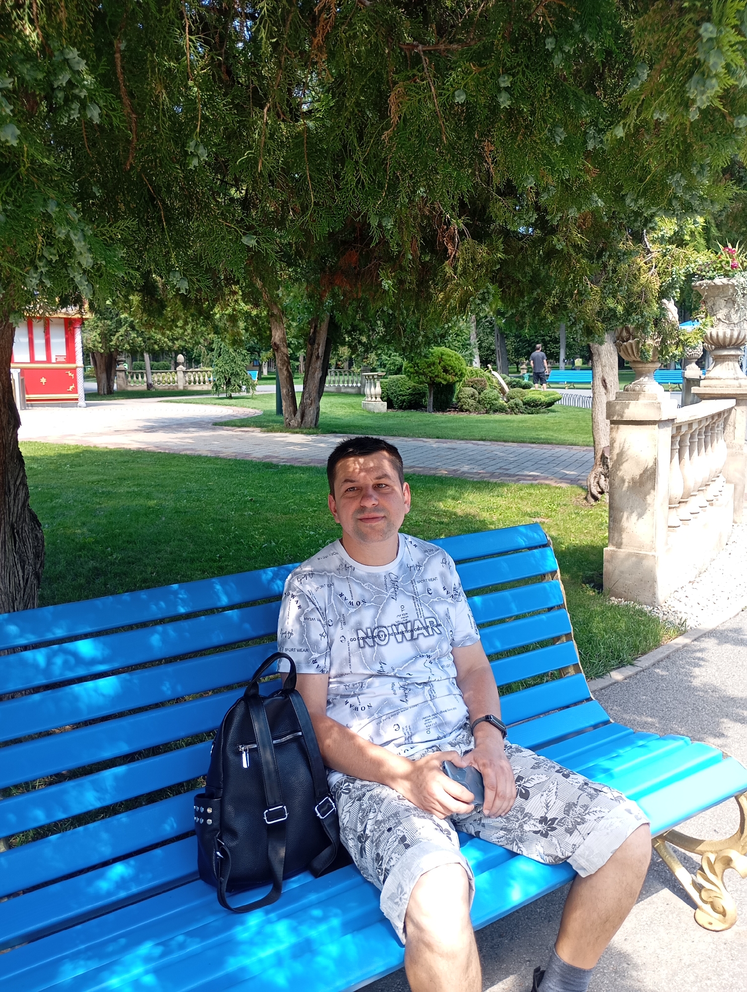 Inside Kharkiv's park: rides, sculptures, and sunny day details