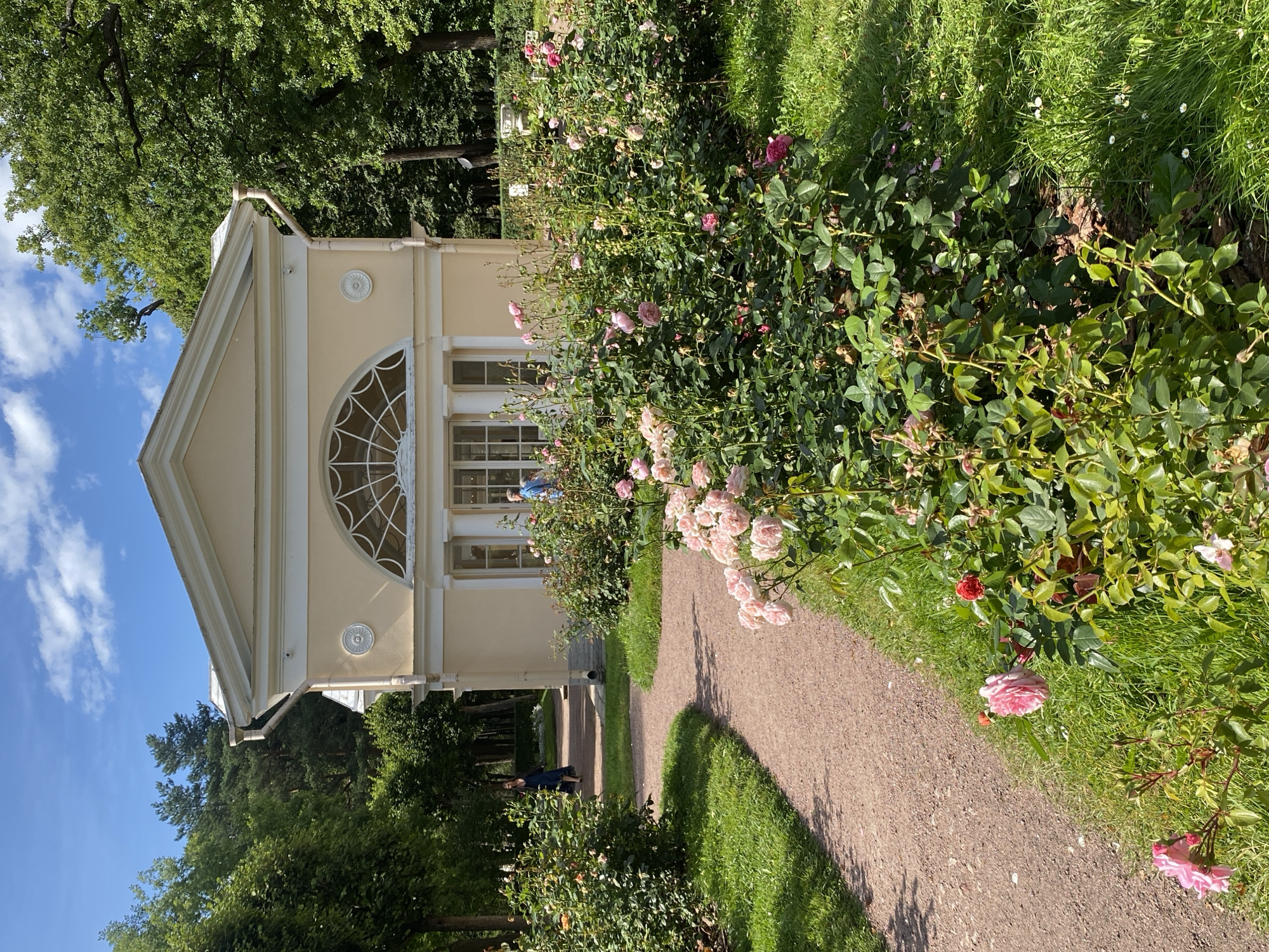 Afternoon stroll through Pavlovsk Palace and park grounds
