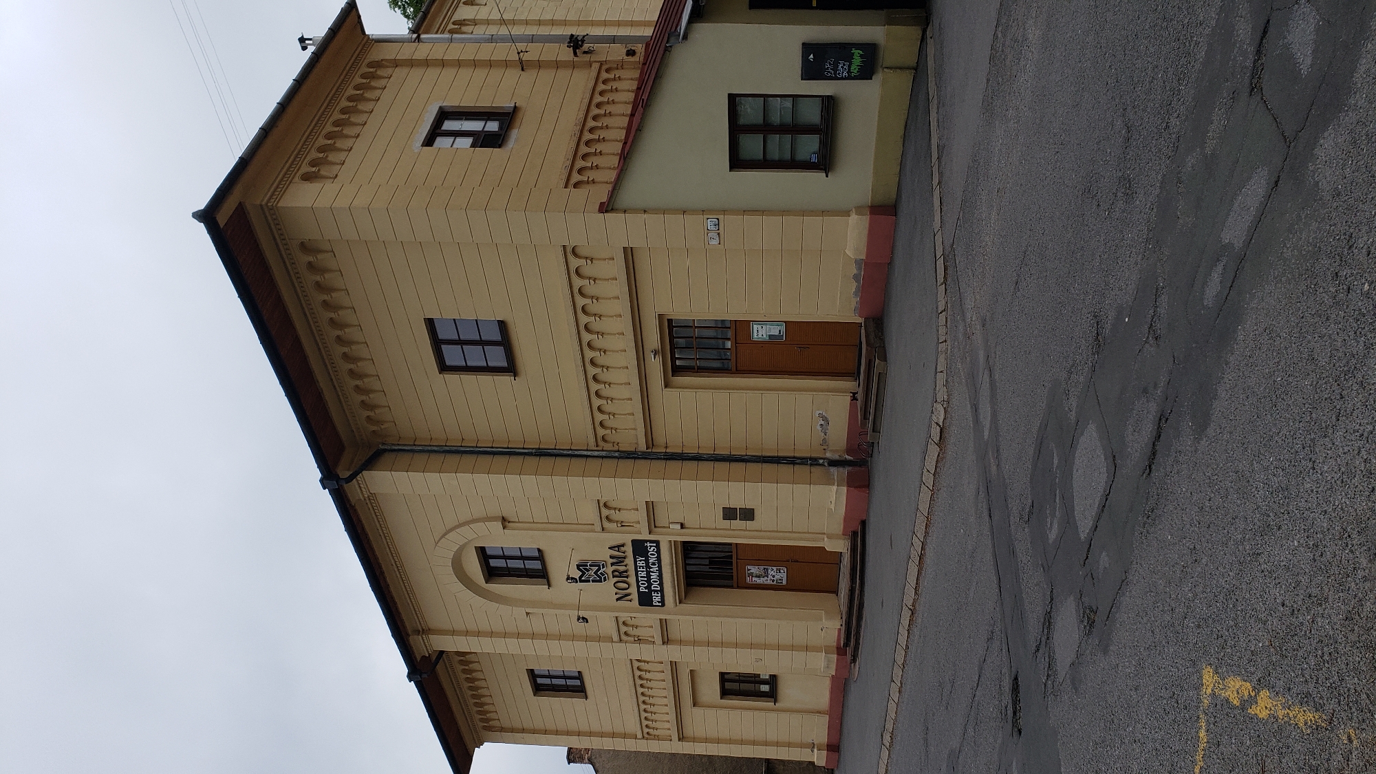 Street-level tour of Prešov's historic and everyday architecture