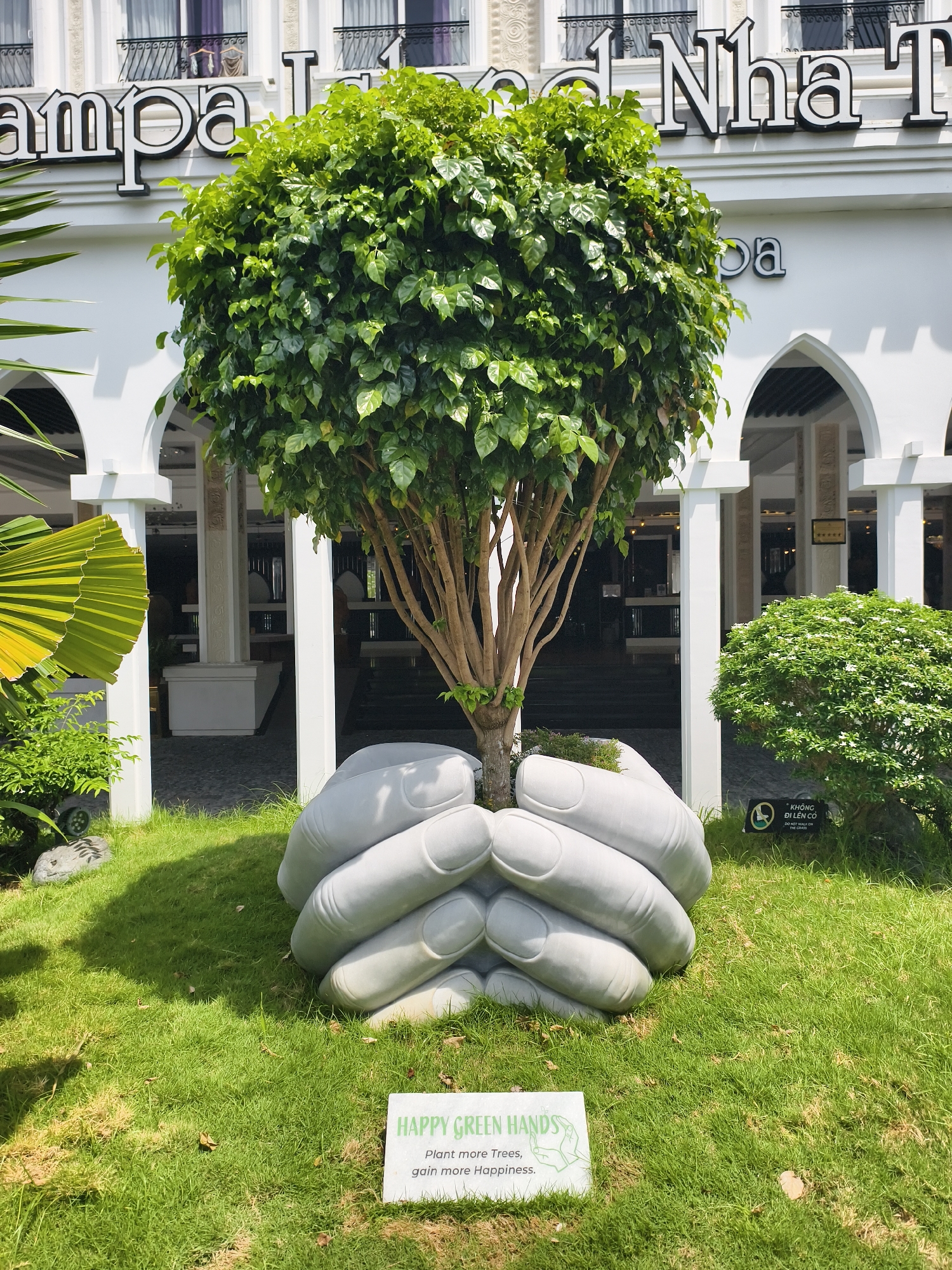 Early morning scenes documented at Nha Trang resort complex