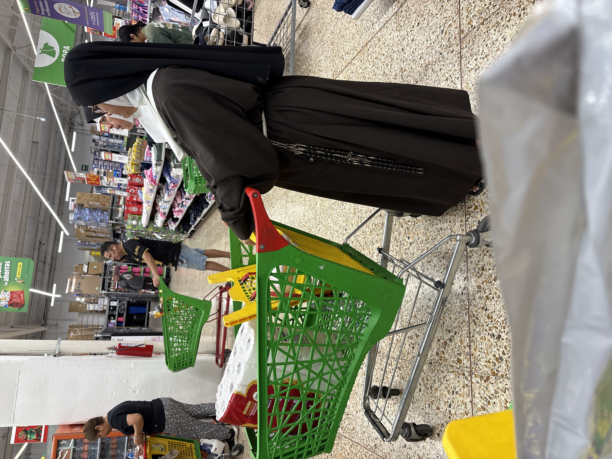 Nun spotted grocery shopping in Cuernavaca store early morning