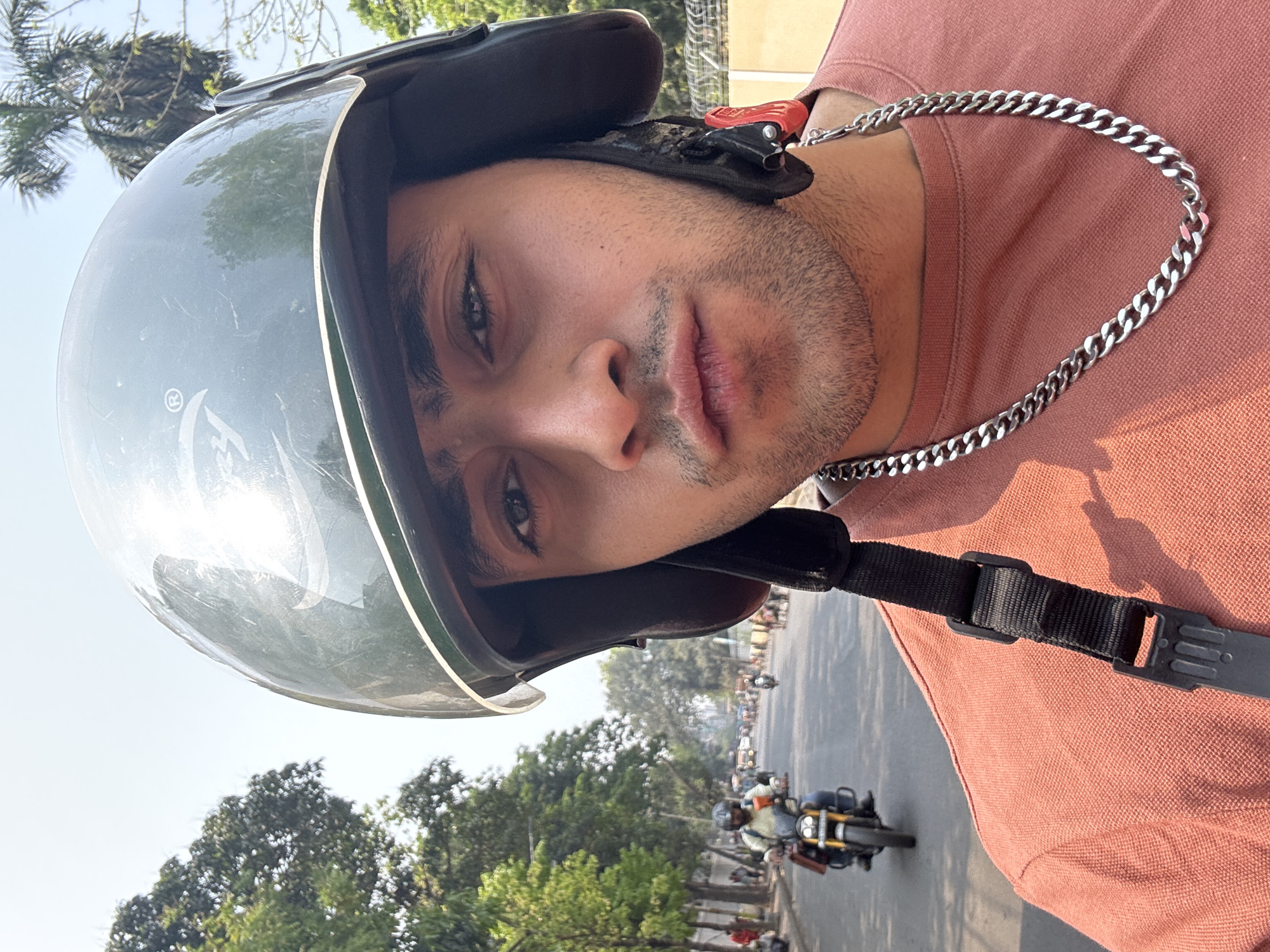 Daily street activity and selfies captured in Kolkata markets