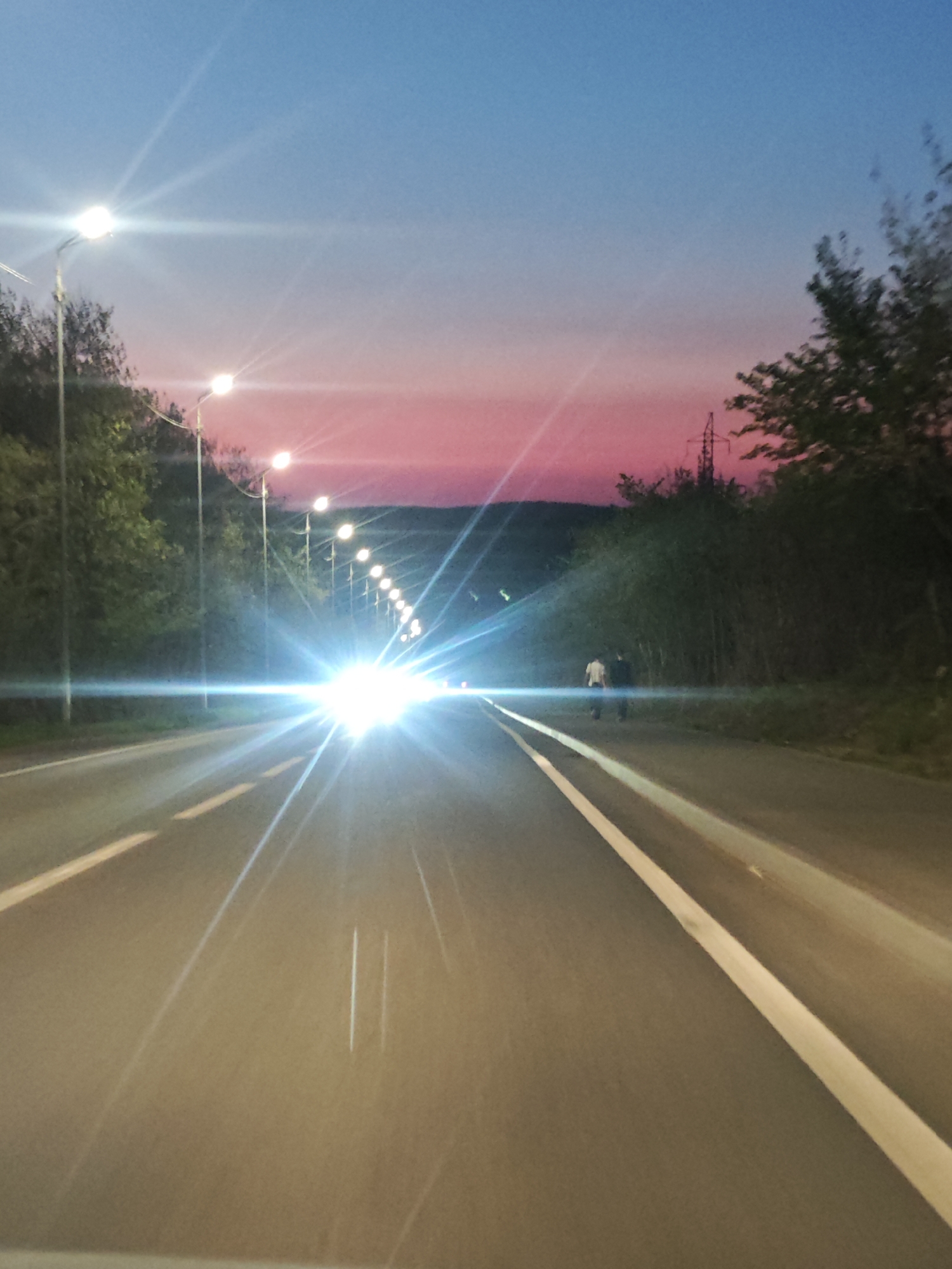 Vehicle spotted on Samara road during evening twilight