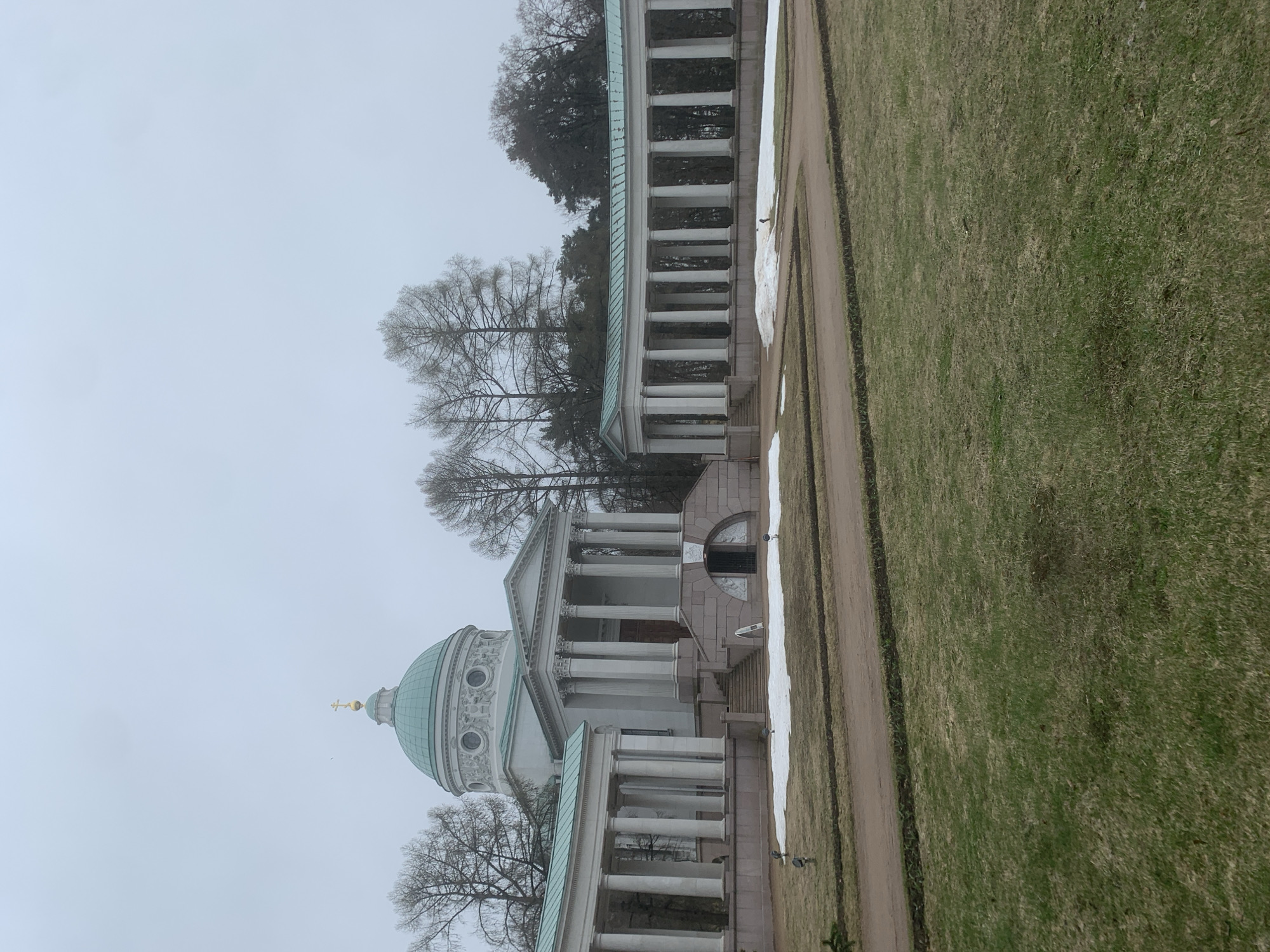 Moscow observer captures neoclassical building and evergreen details