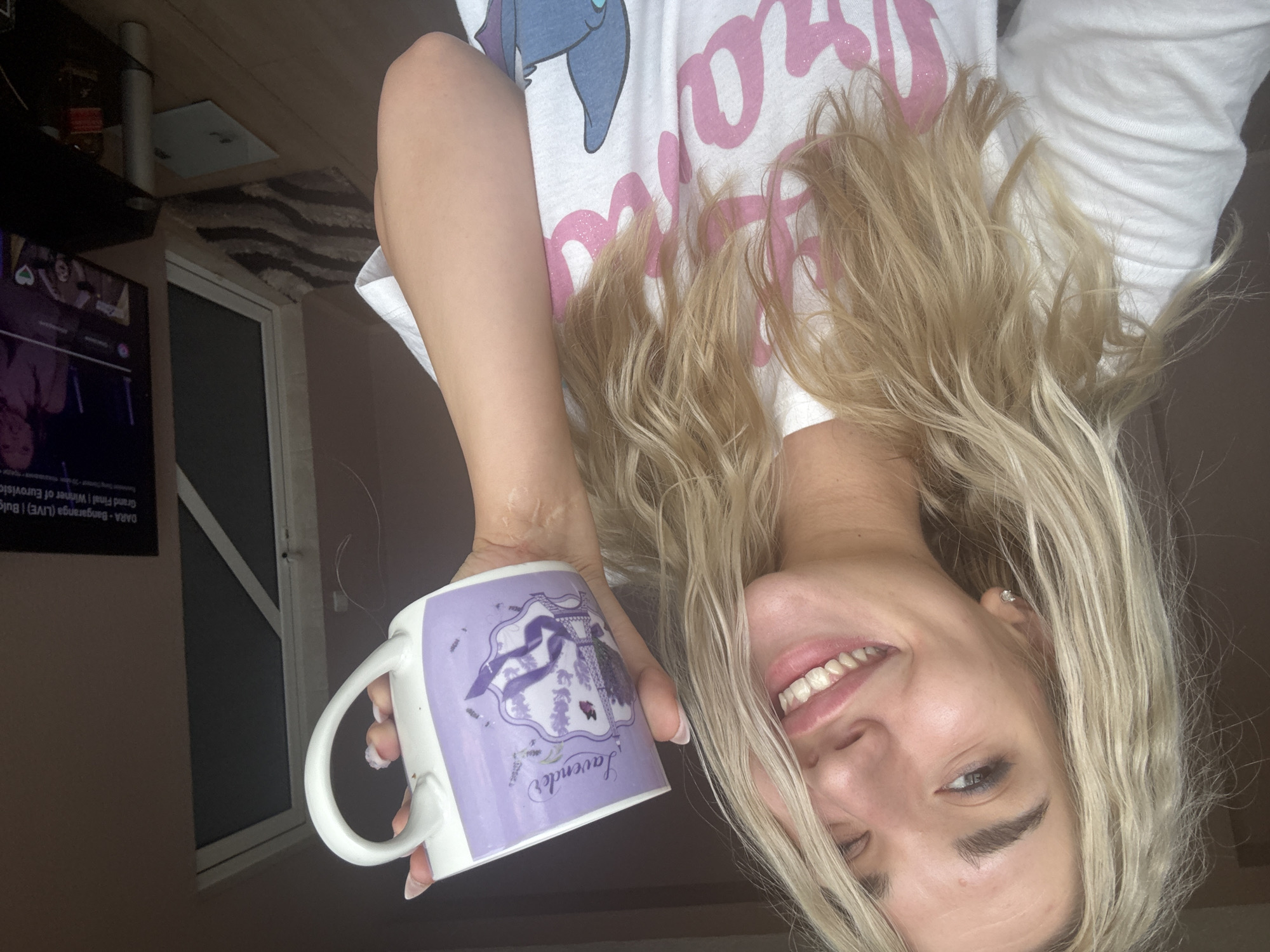 Coffee, chicks, and a quiet morning in Skrat