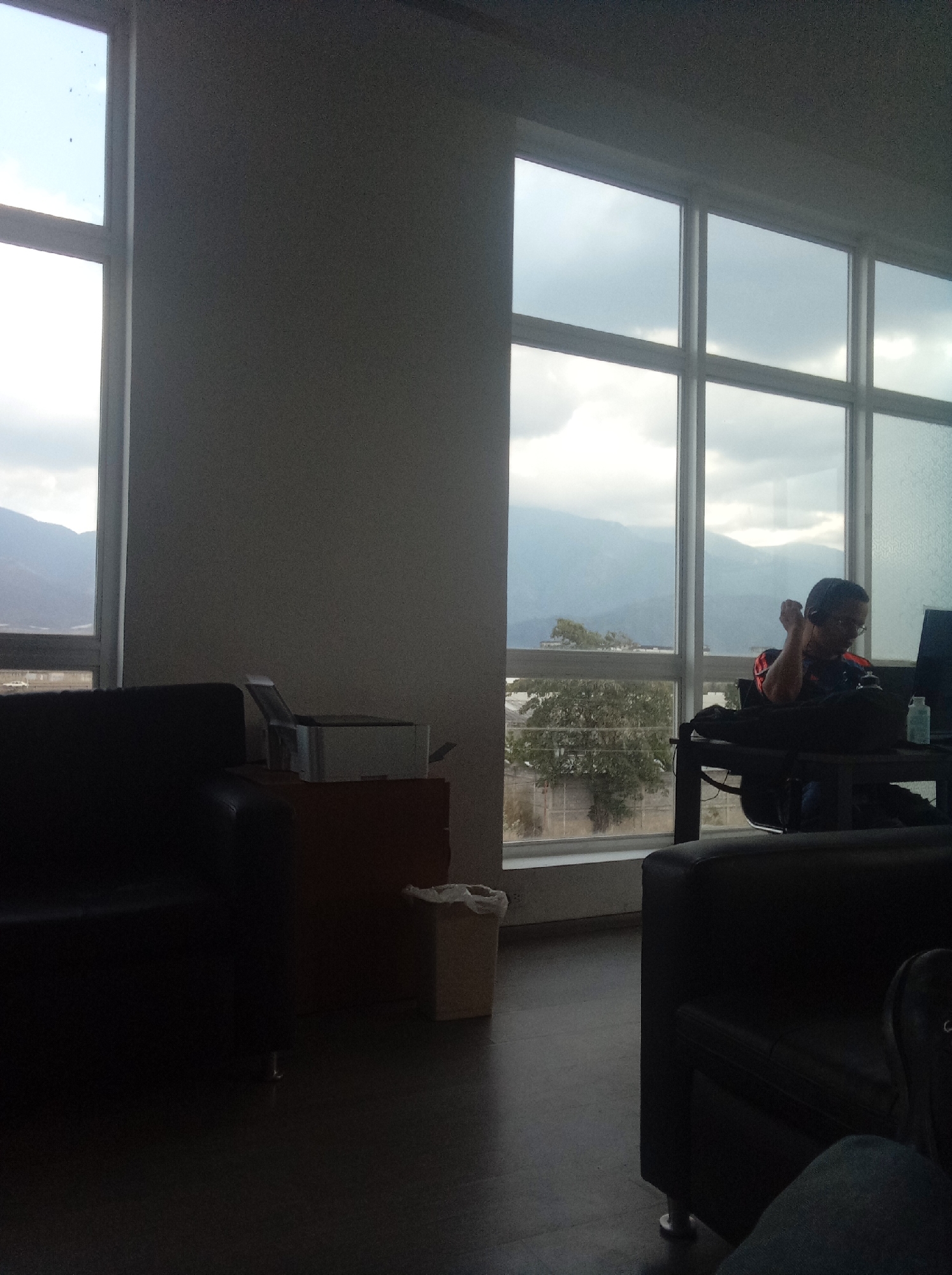 Office workers and rest break documented in Guatire