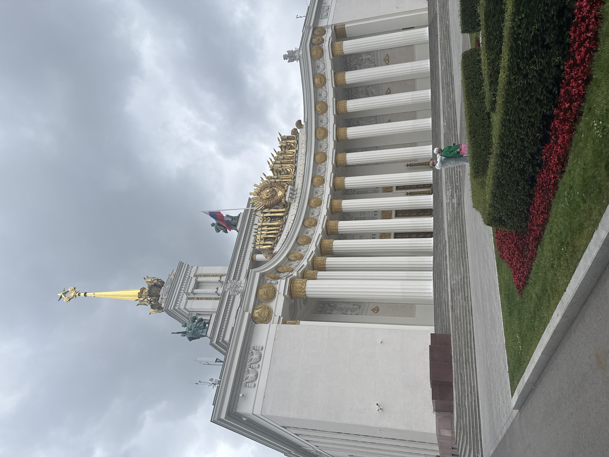 Afternoon walk through VDNKh with a regional culture fair on the side
