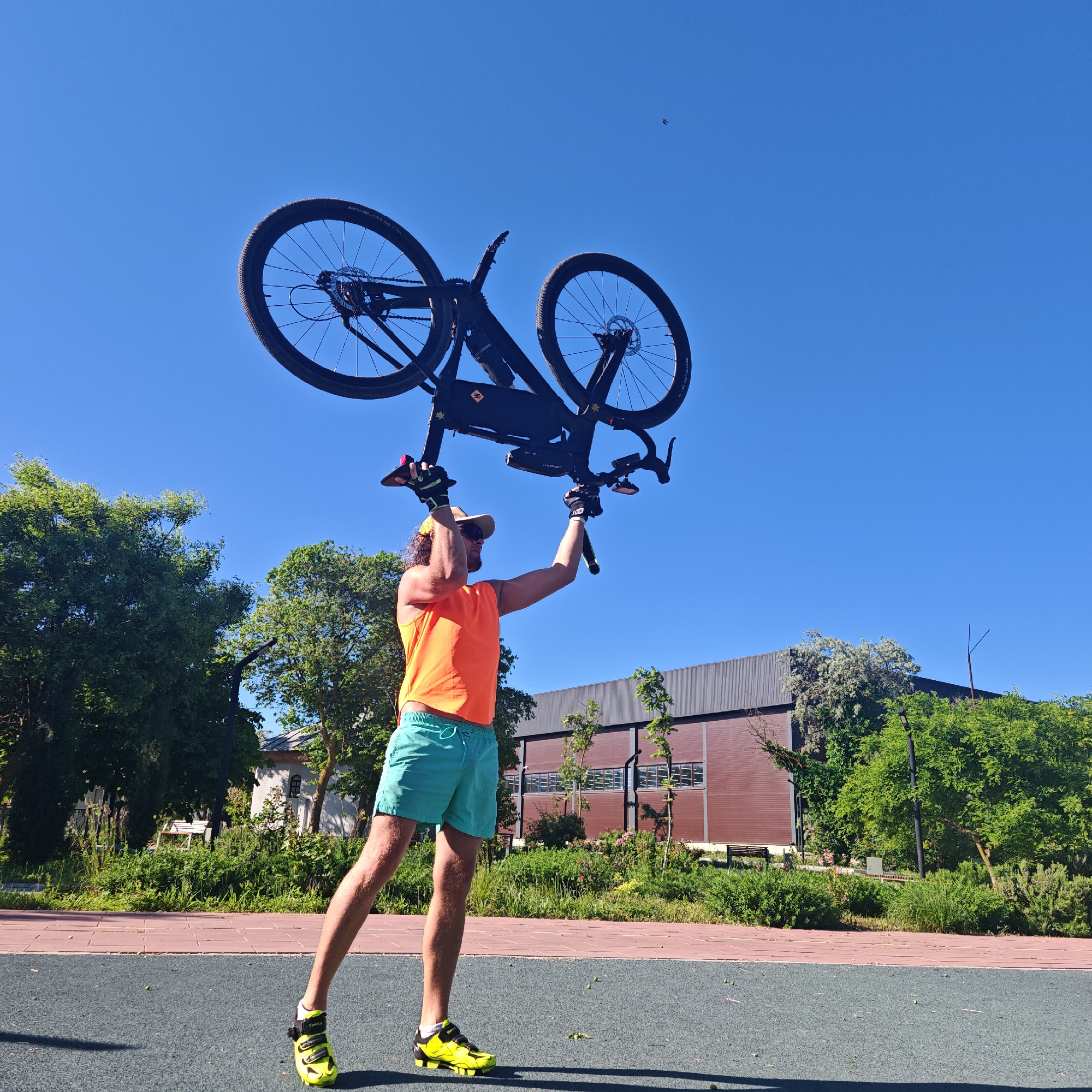 Morning cycling activity documented in Shcholkino, Ukraine
