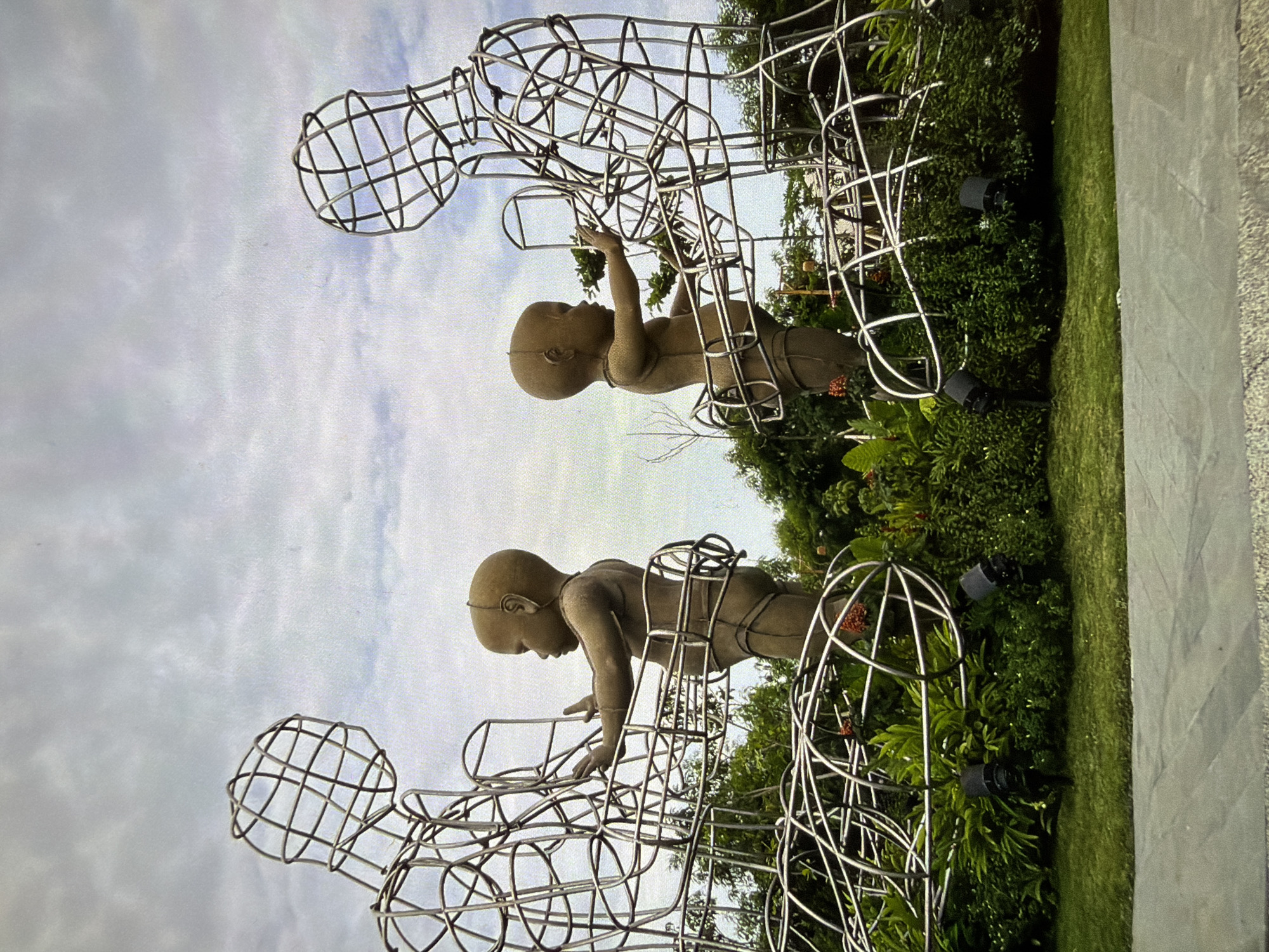 Istanbul evening: brunch spots, street art, and sculptural finds